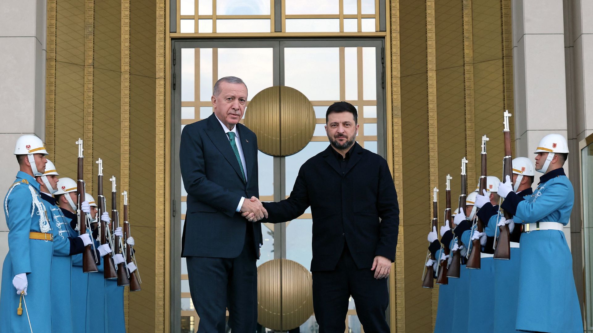 President Tayyip Erdogan welcomes Ukraine's President Volodymyr Zelenskyy in Ankara. /Murat Cetinmuhurdar/Turkish Presidential Press Office