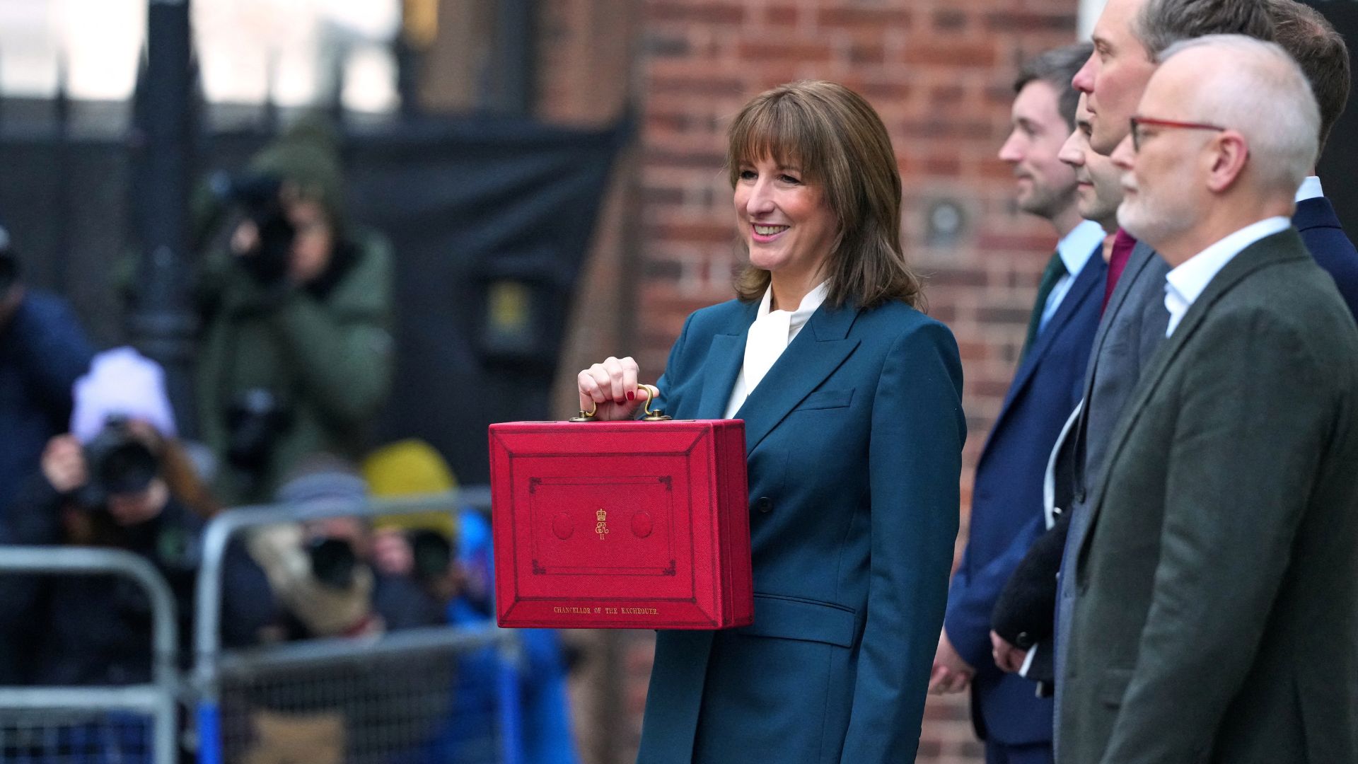 Britain's Chancellor of the Exchequer, Rachel Reeves, holds up the traditional red ministerial box outside No 11 Downing Street before departing to the House of Commons to deliver the budget. /Frank Augstein/Pool 
