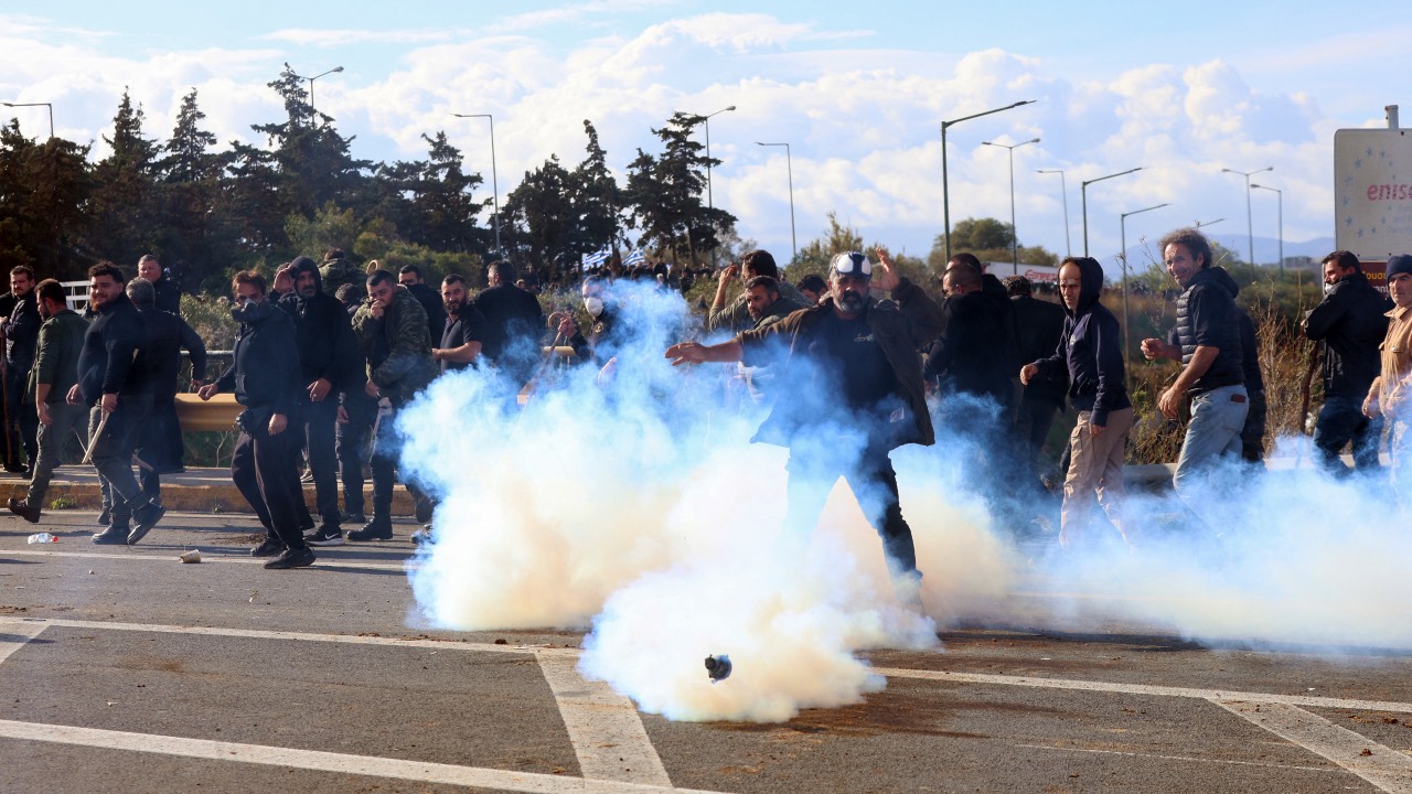 Farmers clashed with riot police near the Greek island Crete's international airports in a burgeoning protest wave related to an EU subsidy probe. /Costas Metaxakis/AFP