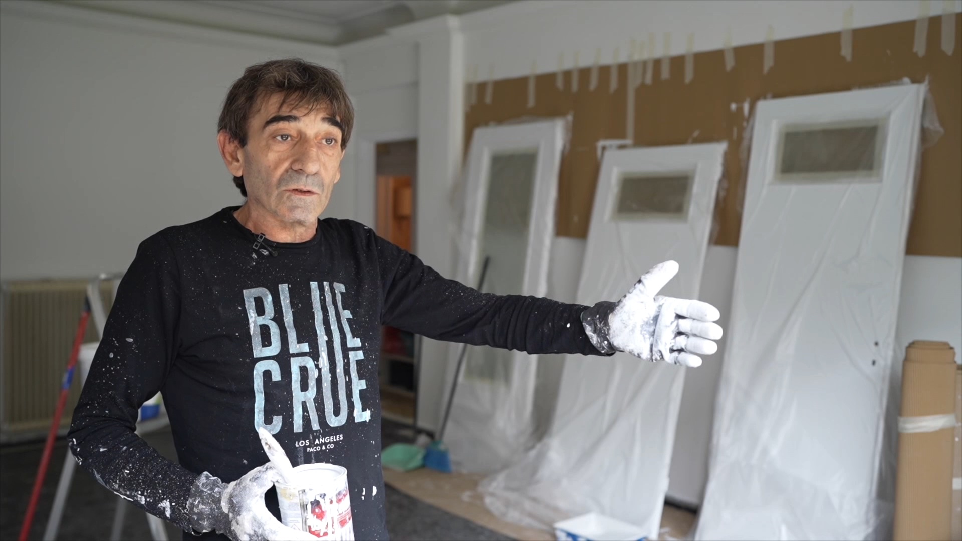 House painter Giorgos Makrostergios. /CGTN