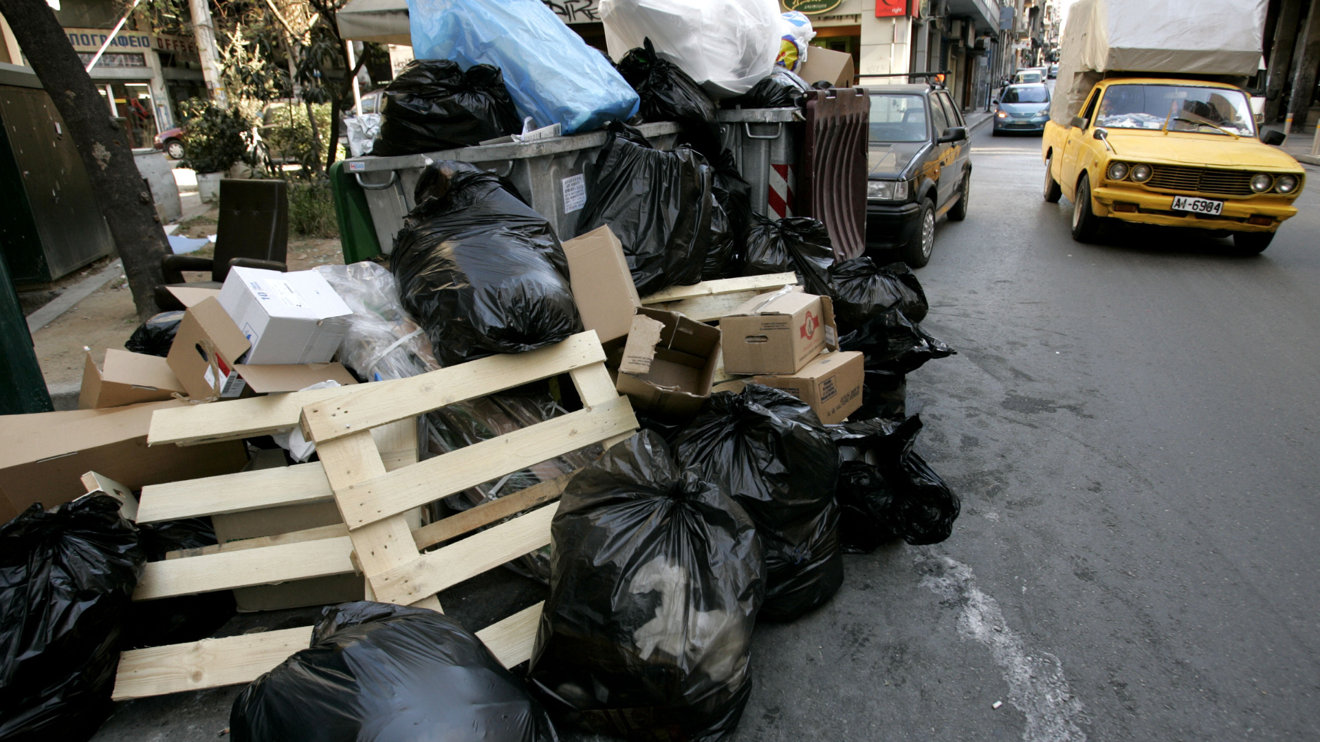 Household waste is a key issue in Greece. /Reuters