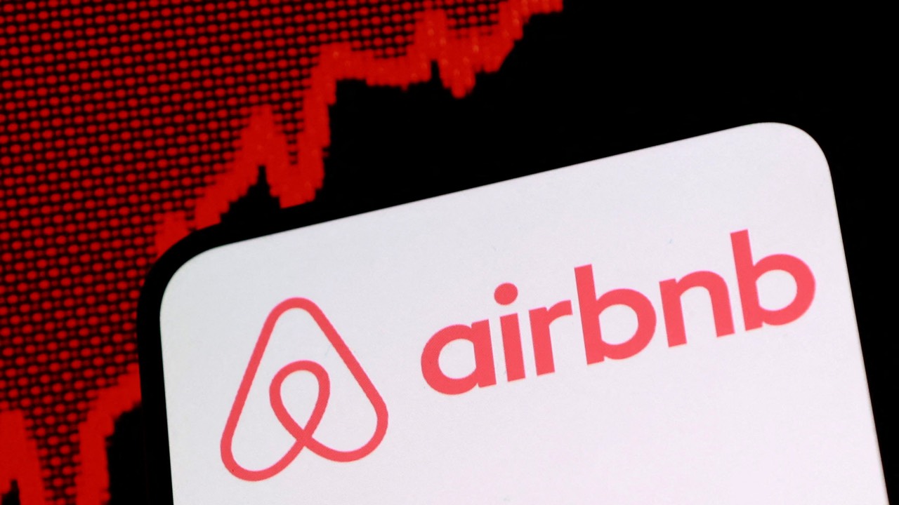 Airbnb logo and rising stock graph are seen in this illustration. /Dado Ruvic/Reuters