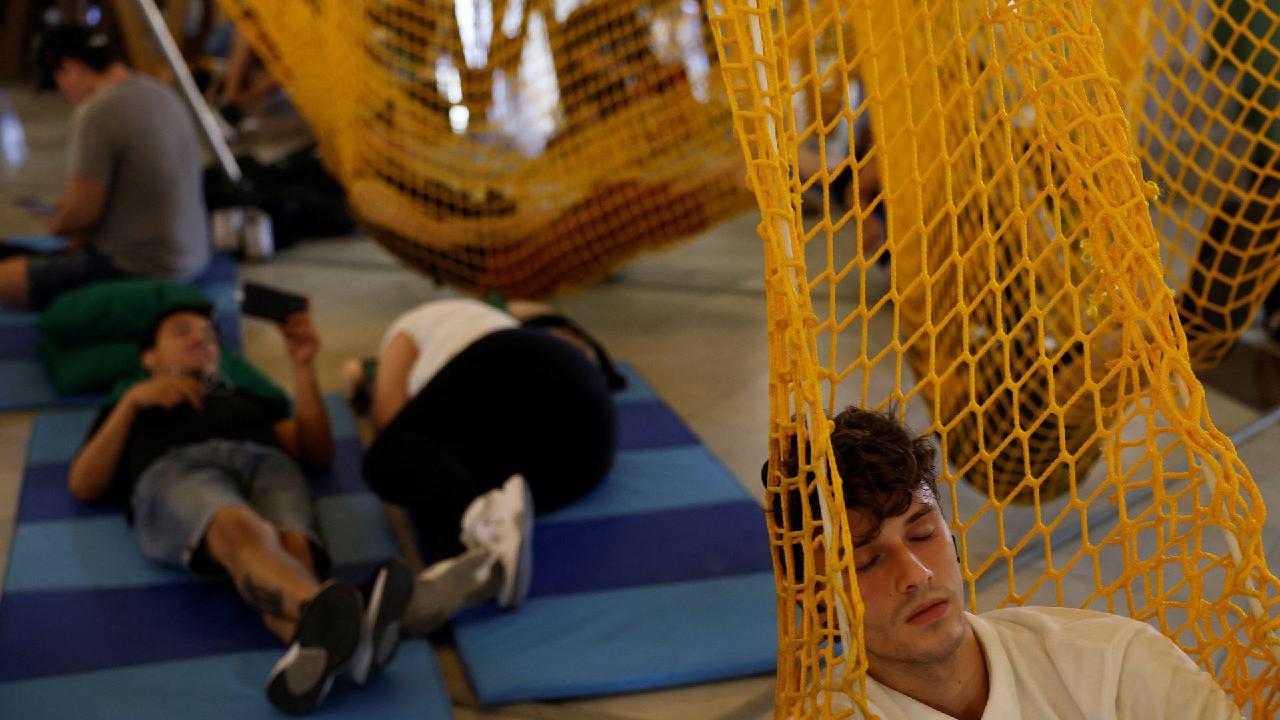 Spanish PM Sanchez promises climate shelter network for heatwaves