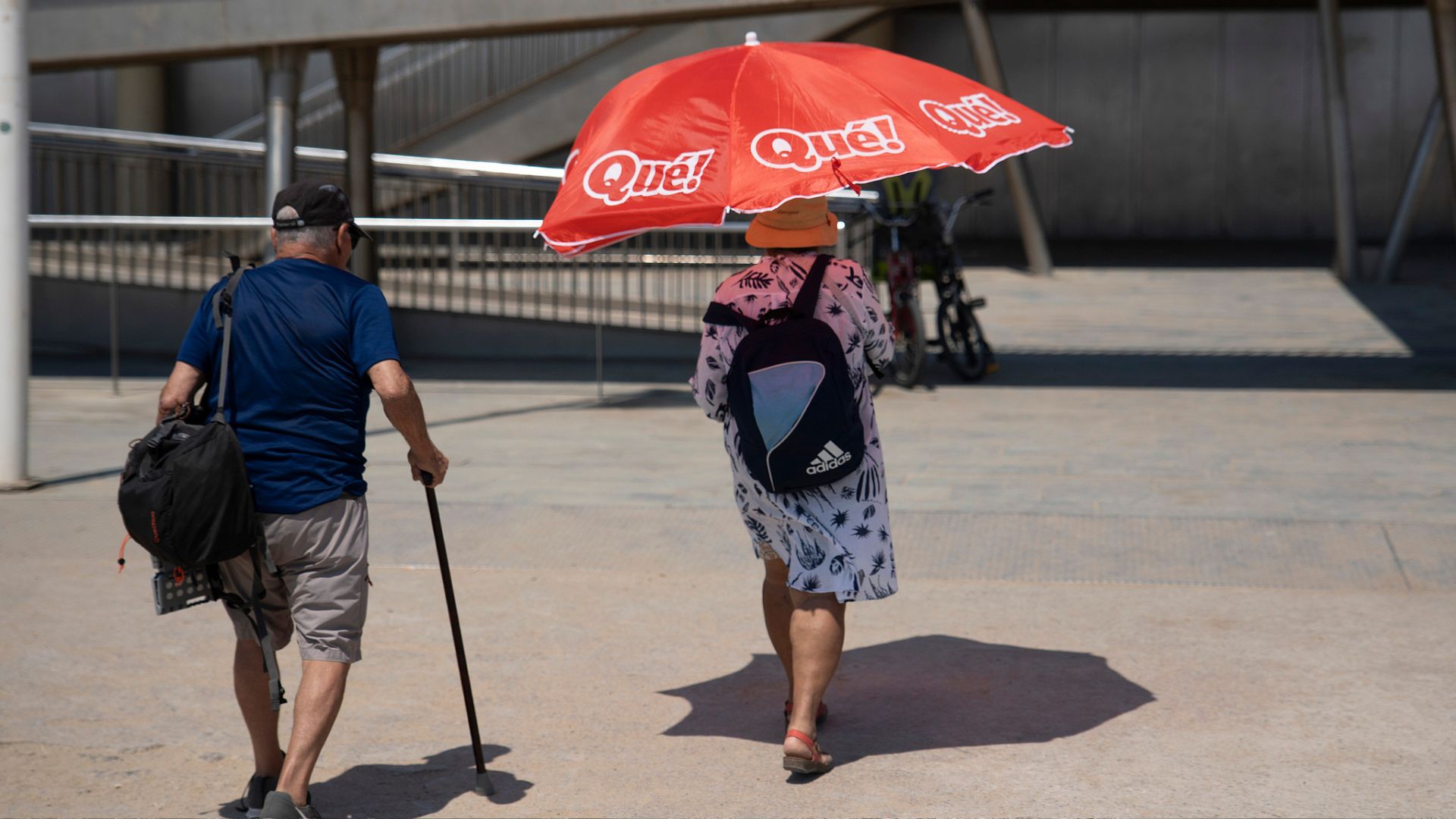 Tourists in Barcelona seek refuge from the sun under parasols on a beach this year during the coastal city's hottest June on record. /CFP

