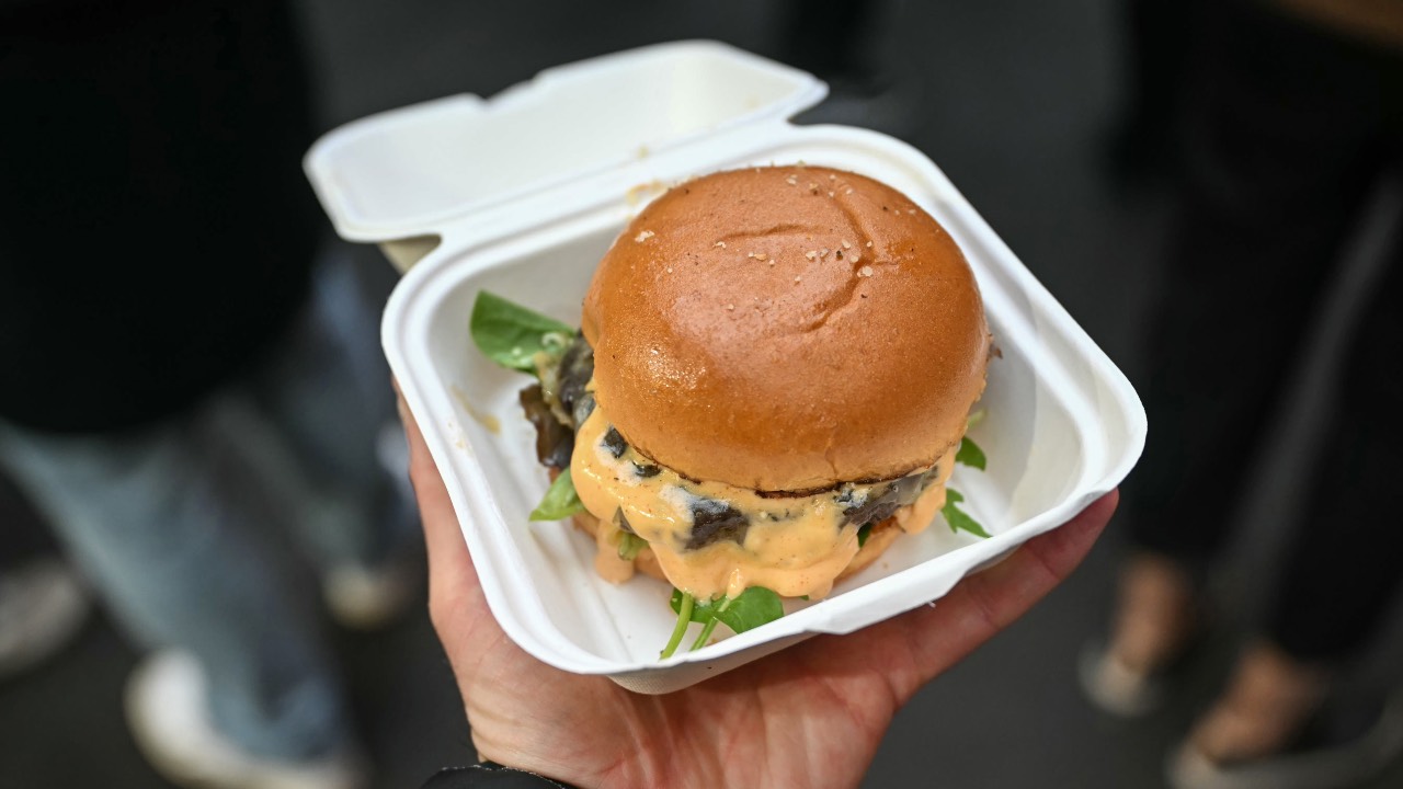 This photo illustration shows a venison burger at a popular market in London. /Justin Tallis/AFP
