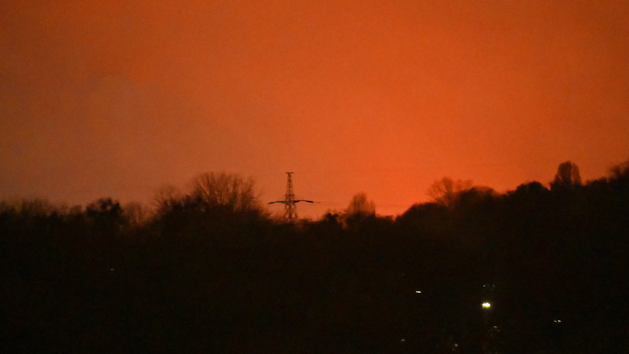 Several powerful explosions rocked Kyiv as authorities warned that the Ukrainian capital was under threat of missile attack. /Sergei Supinsky/AFP