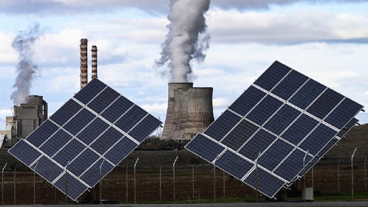 Greece's coal heartland fears decline as lignite plants near closure