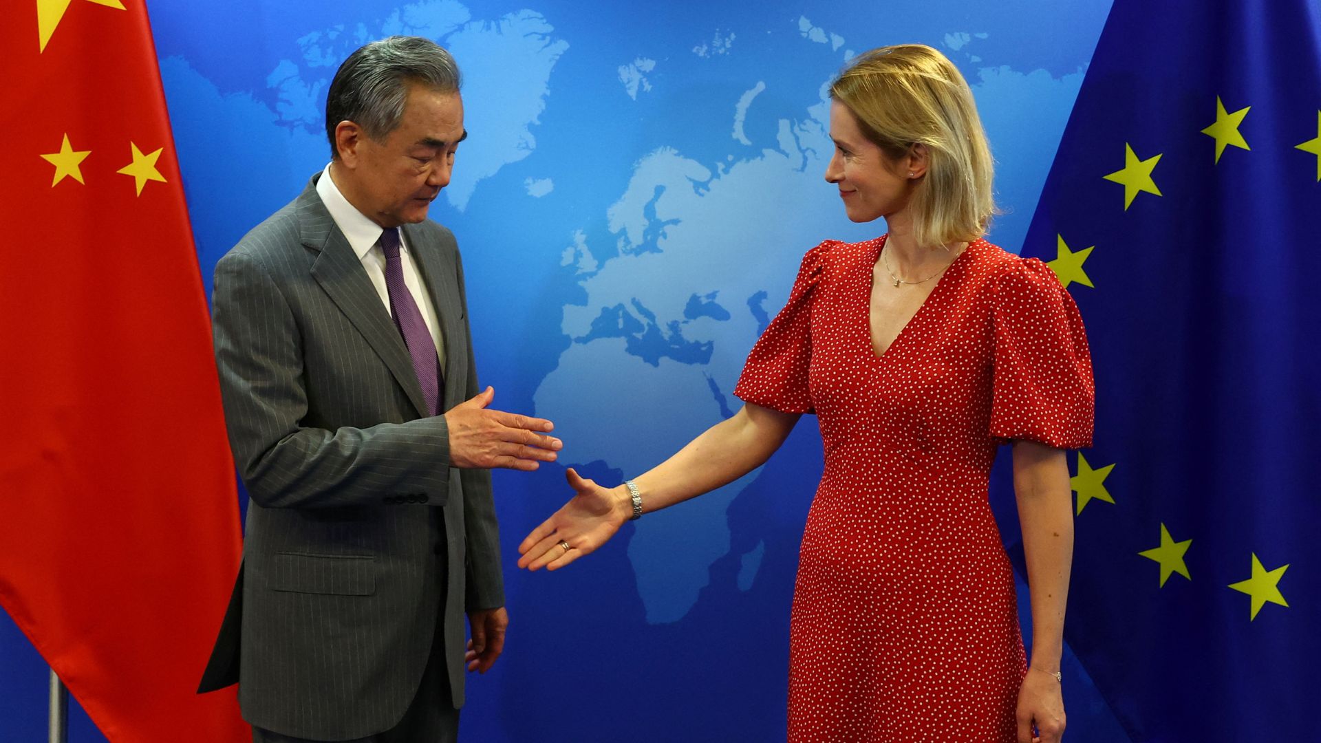 Chinese Foreign Minister Wang Yi and the EU's top diplomat Kaja Kallas shake hands in July – but 2025, the 50th anniversary of China-EU relations, wasn't all smiles. /Yves Herman/Reuters
