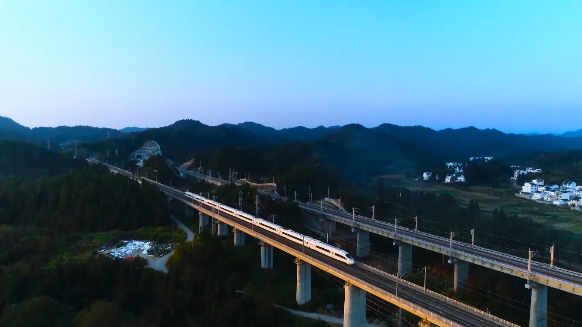 China has built more than 38,000km of railway since 2008. /CGTN