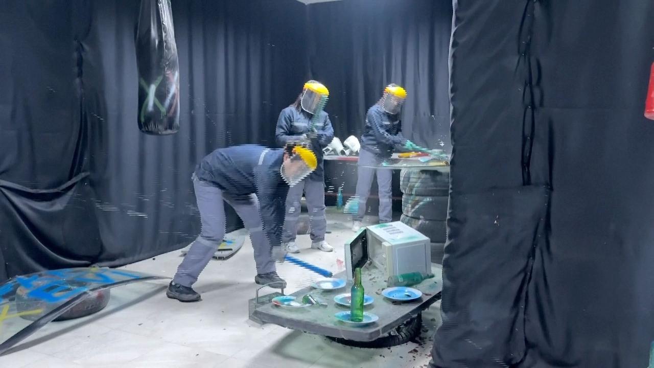 Türkiye's 'Rage House' encourages visitors to smash things up