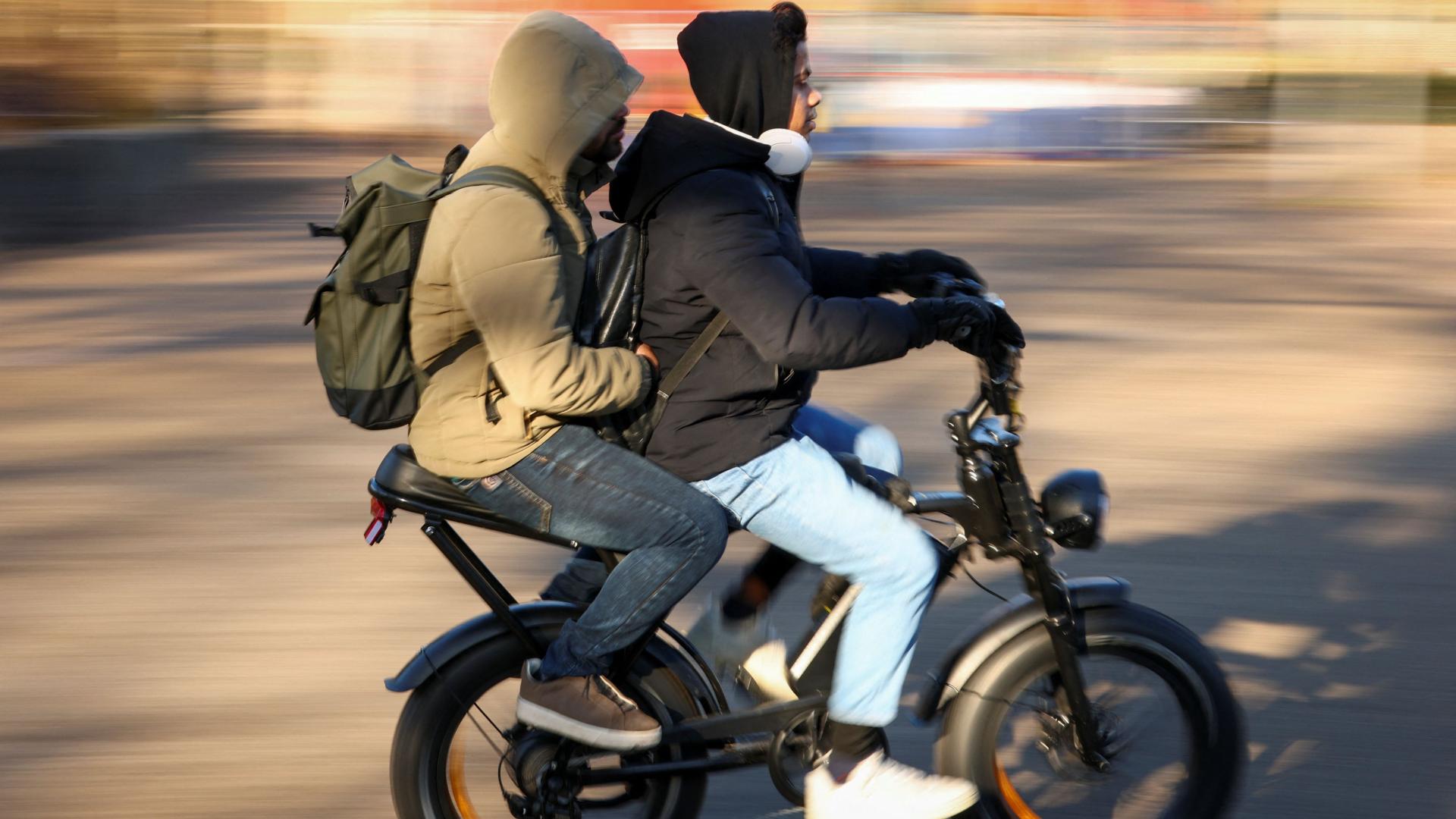 Free-wheeling Amsterdam cracks down on electric 'fat bikes'