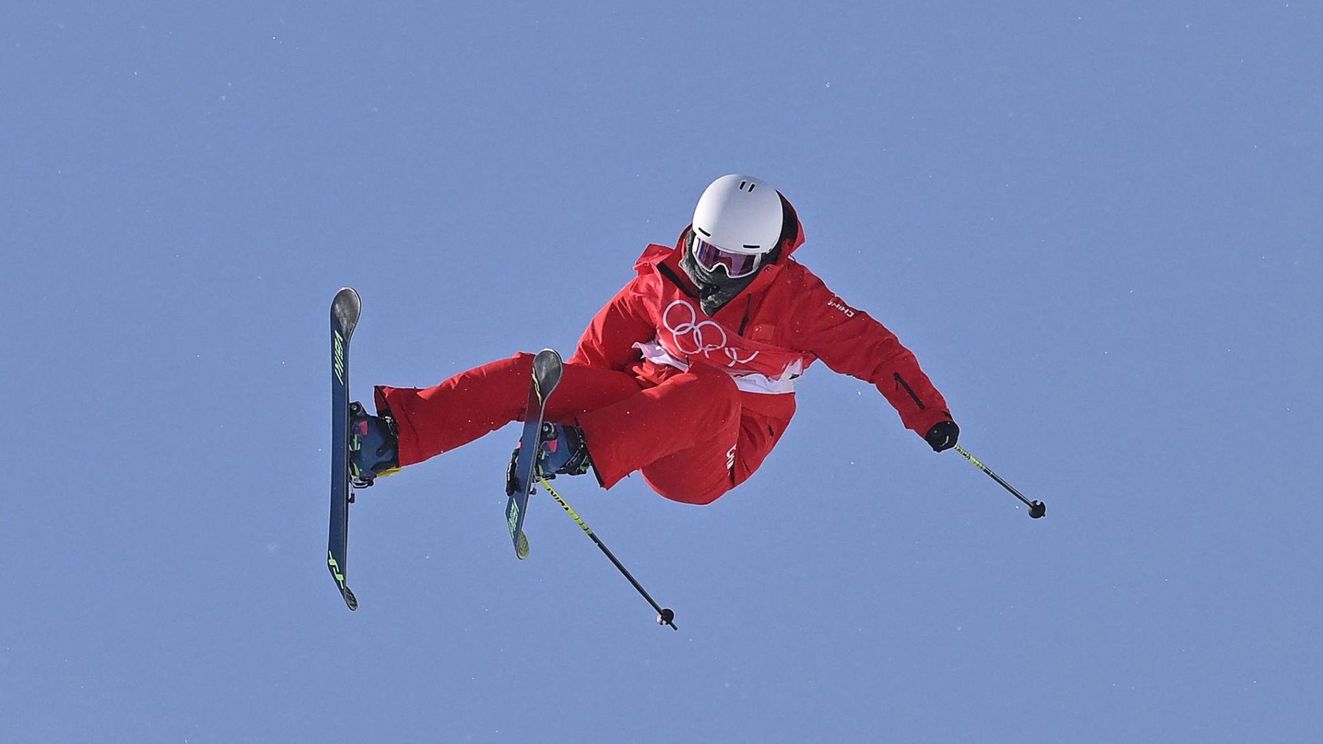 China's Li Fanghui in the women's freestyle skiing halfpipe final at the Genting Snow Park H & S Stadium during the Beijing 2022 Winter Olympic Games. /Ben Stansale/CFP