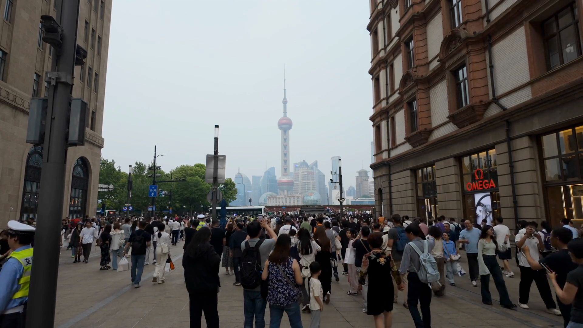 New era as UK citizens begin visa-free travel to China