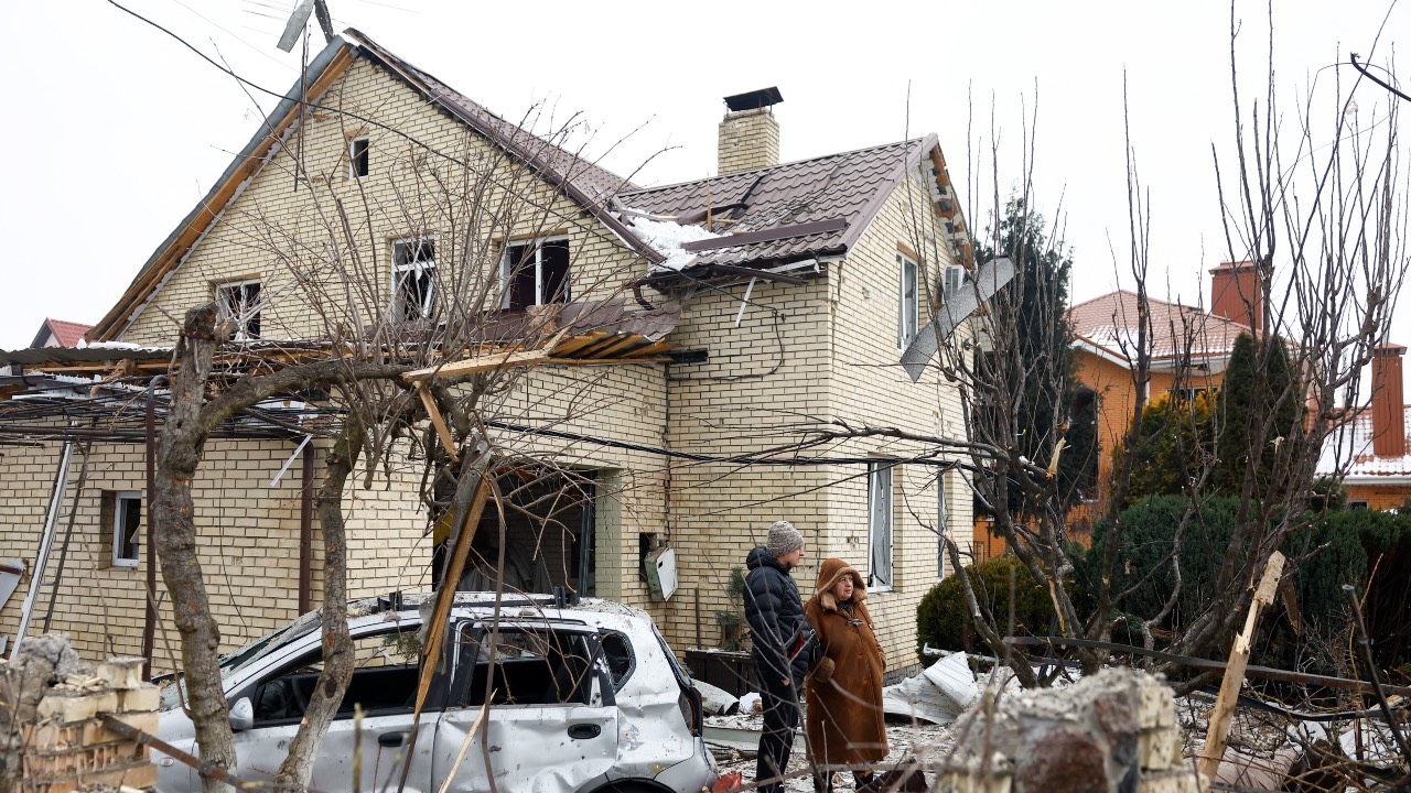 Residents stand near a residential building damaged during Russian drone and missile strikes in Kyiv, Ukraine. /Valentyn Ogirenko/Reuters