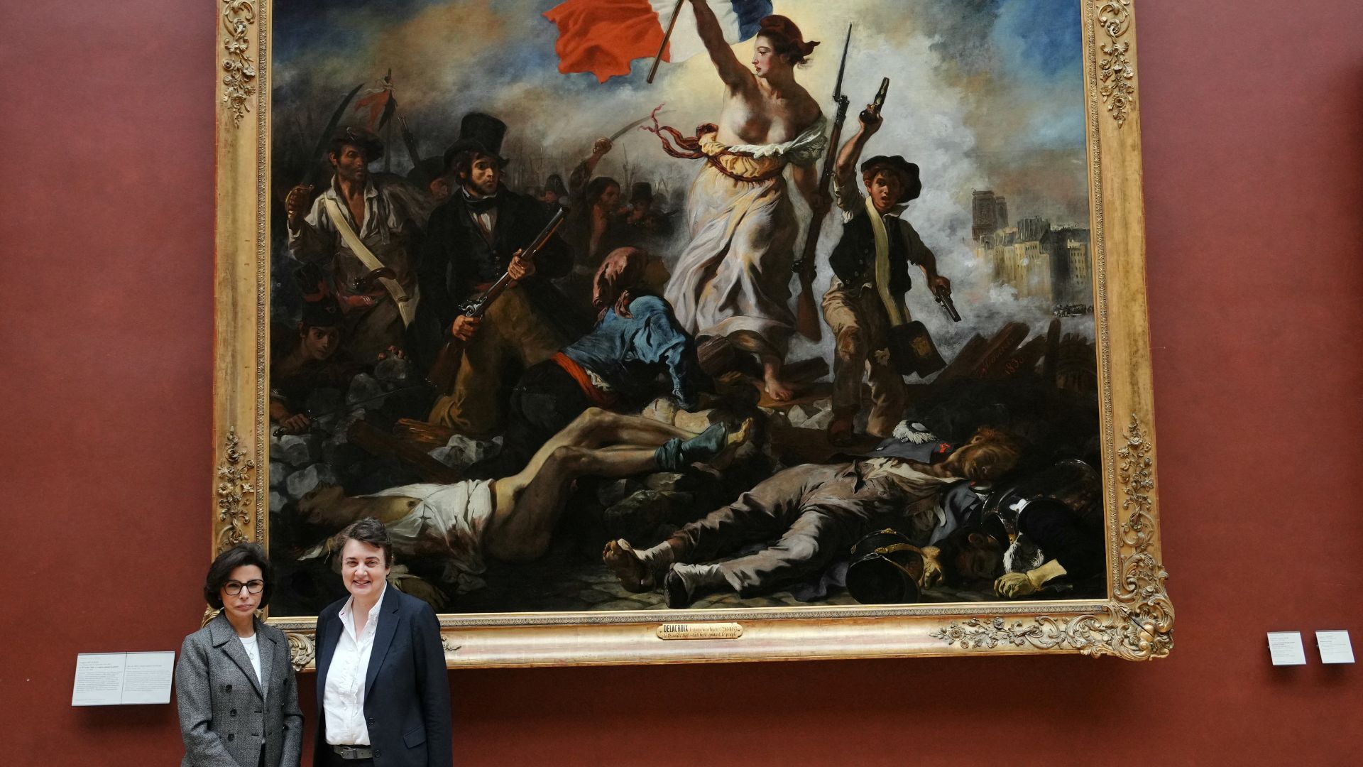 Louvre director Laurence des Cars (R), next to French Culture Minister Rachida Dati (L) during the return to the exhibition gallery of the painting 'La Liberte guidant le peuple', in April 2024. /Dimitar Dilkoff/AFP