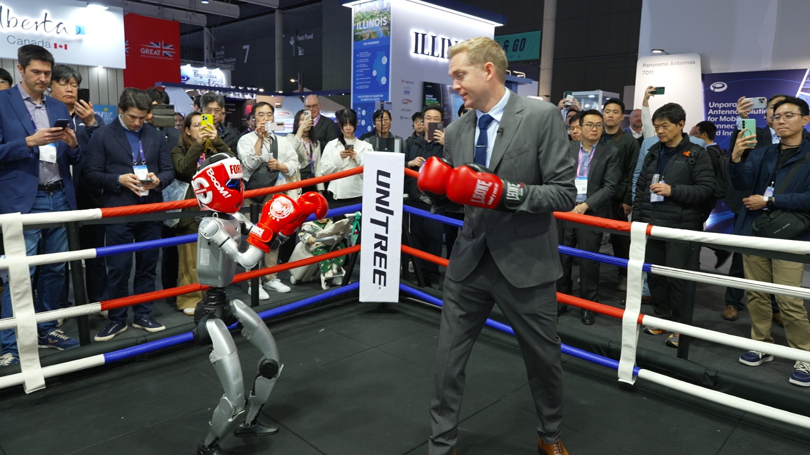 Robots packing a punch at Barcelona Mobile World Congress