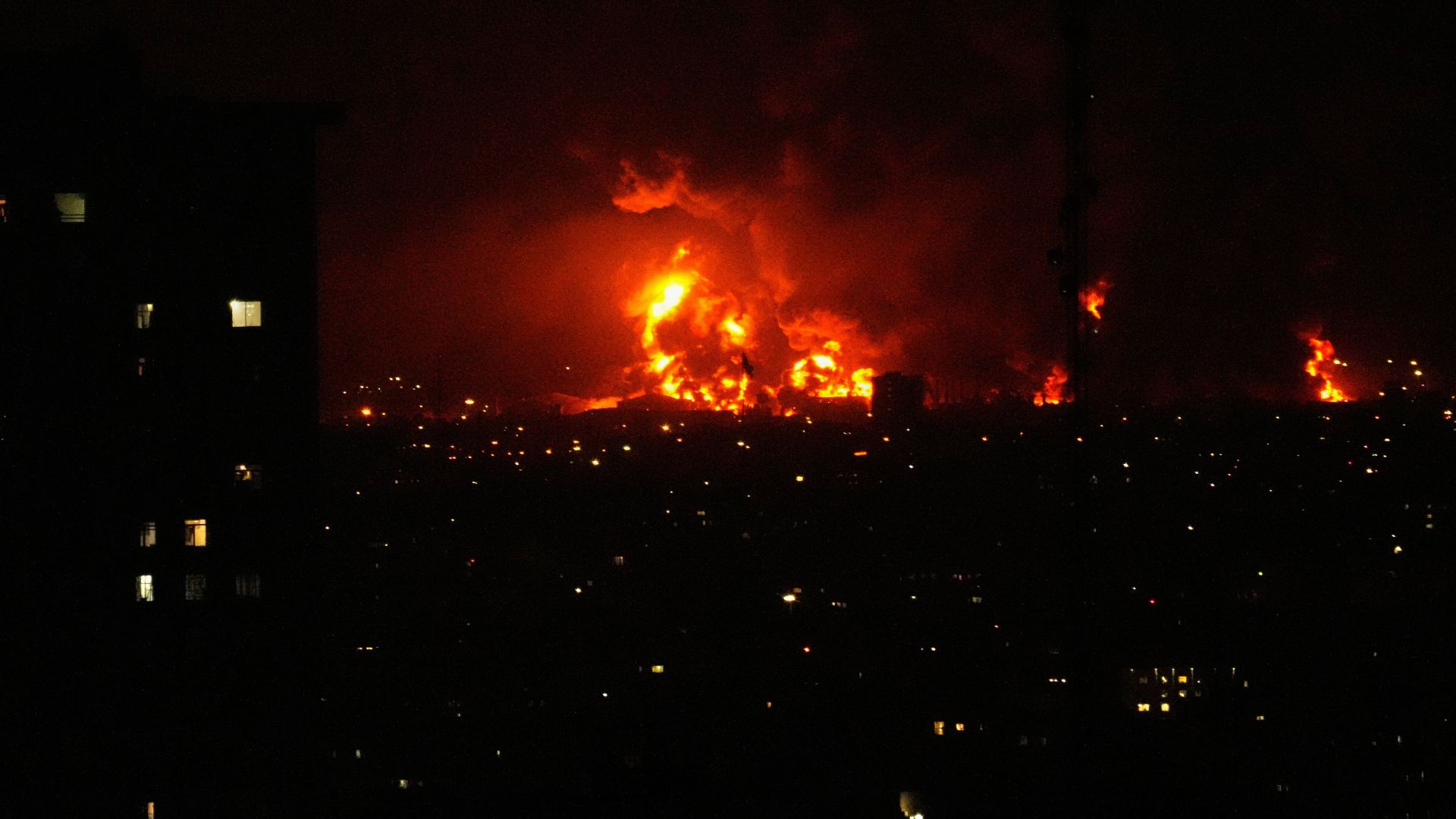  Chinese Foreign Minister condemns war 