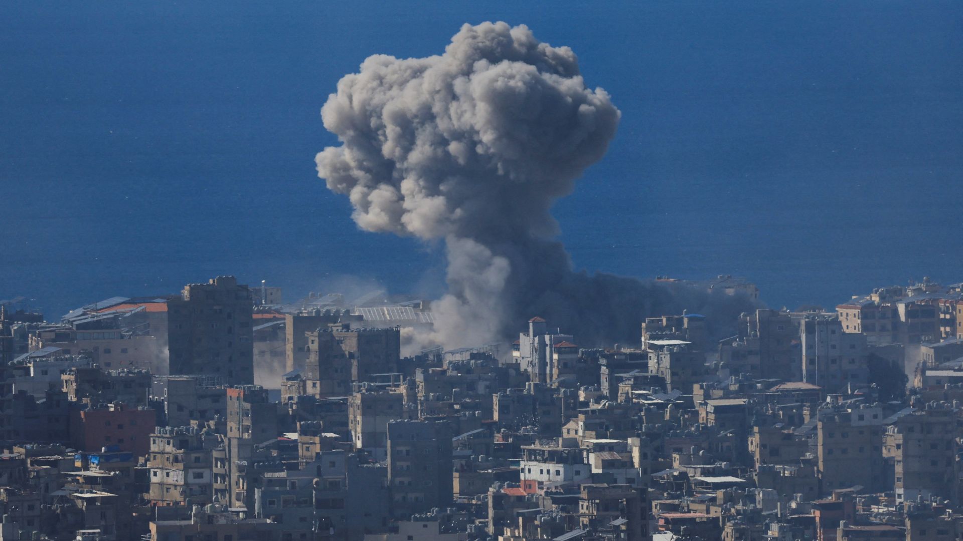 Smoke billows after an Israeli strike on Beirut's southern suburbs on Monday. /Mohamed Azakir/Reuters
