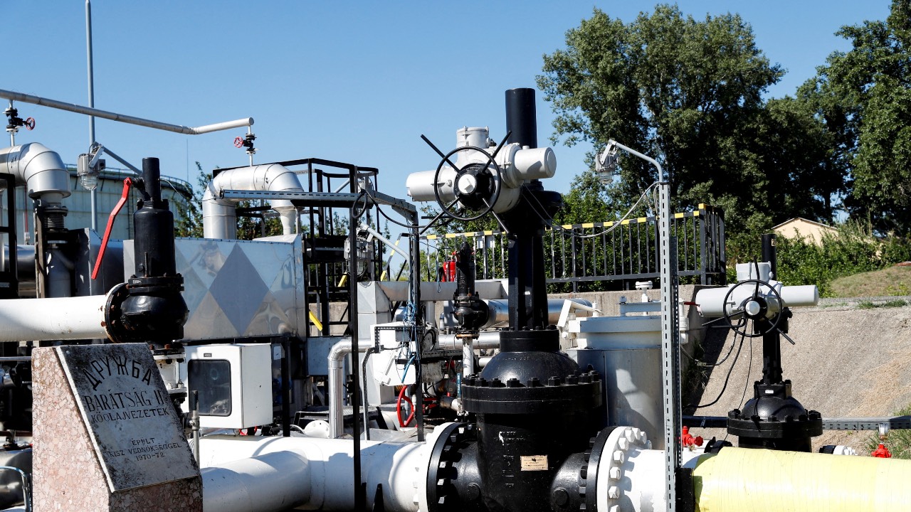 The receiver station of the Druzhba oil pipeline between Hungary and Russia is seen at the Hungarian MOL Group's Danube Refinery in Szazhalombatta, Hungary. /Bernadett Szabo/File Photo/Reuters