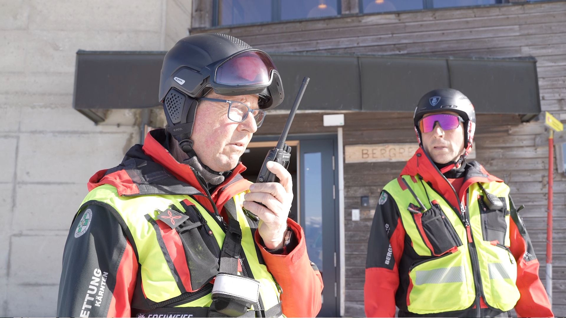 Mountain rescuer Erwin Sackl at work on the slopes on Goldeck mountain. /CGTN