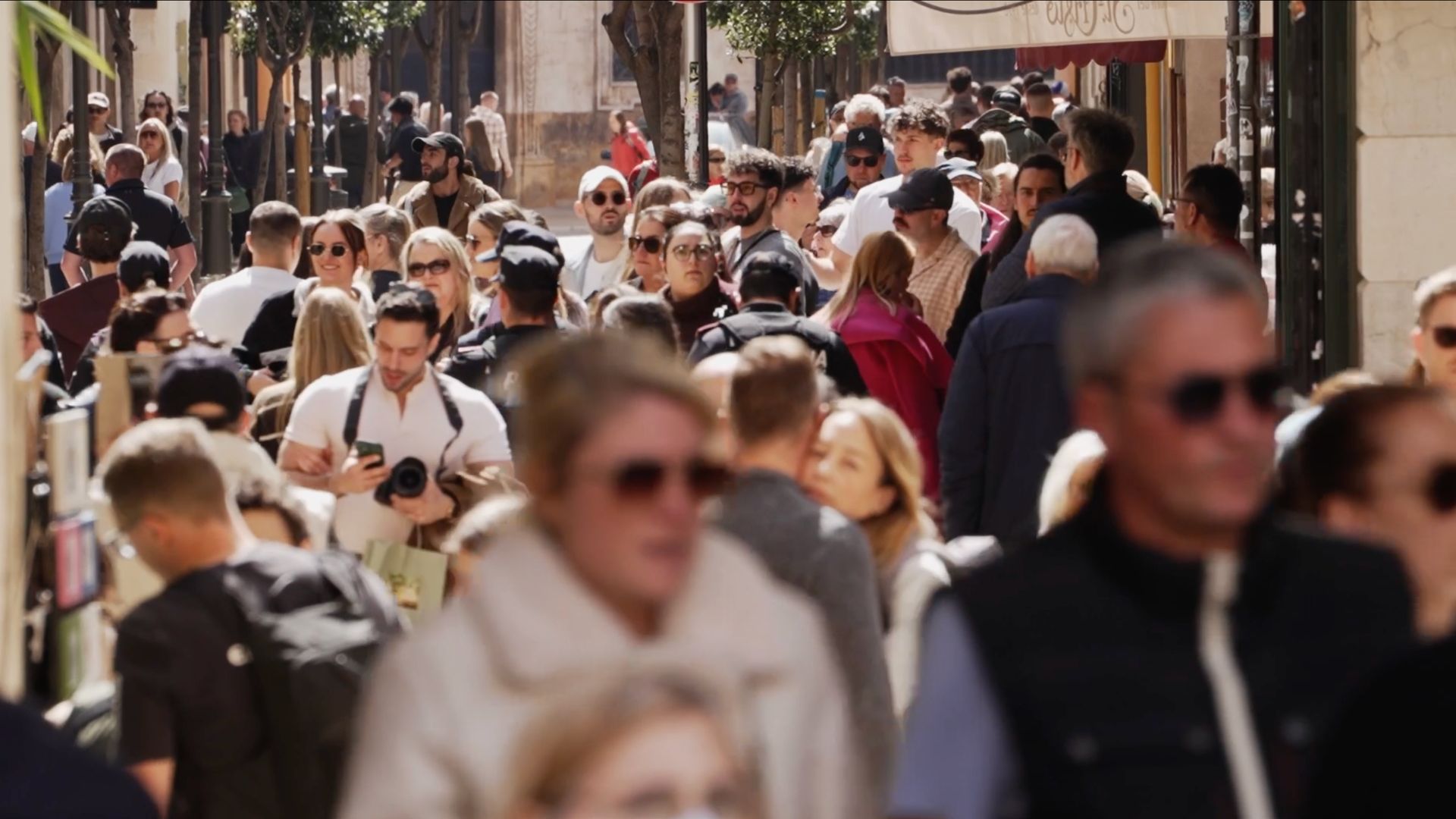 The Mallorcan capital Palma, packed with people during Easter week. While the world tourism industry loses $600m a day, Spain has seen a big jump in arrivals. /Ken Browne/CGTN