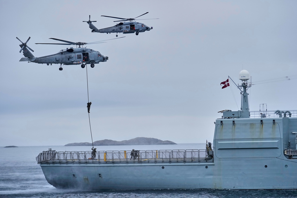 Danish military forces participate in an exercise with hundreds of troops from several European NATO members in the Arctic Ocean in Nuuk, Greenland. /Ebrahim Noroozi/AP Photo