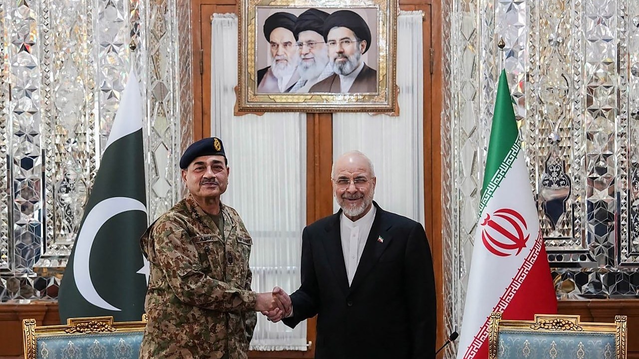 Iranian Parliament speaker Mohammad Bagher Ghalibaf (R) shaking hands with Pakistan's Army Chief Asim Munir before their meeting in Tehran. /Office of Iranian Parliament Speaker/AFP