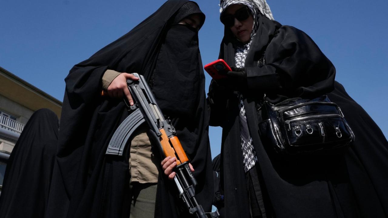 Iran reopens, then shuts Hormuz in 24 hours as deadline looms