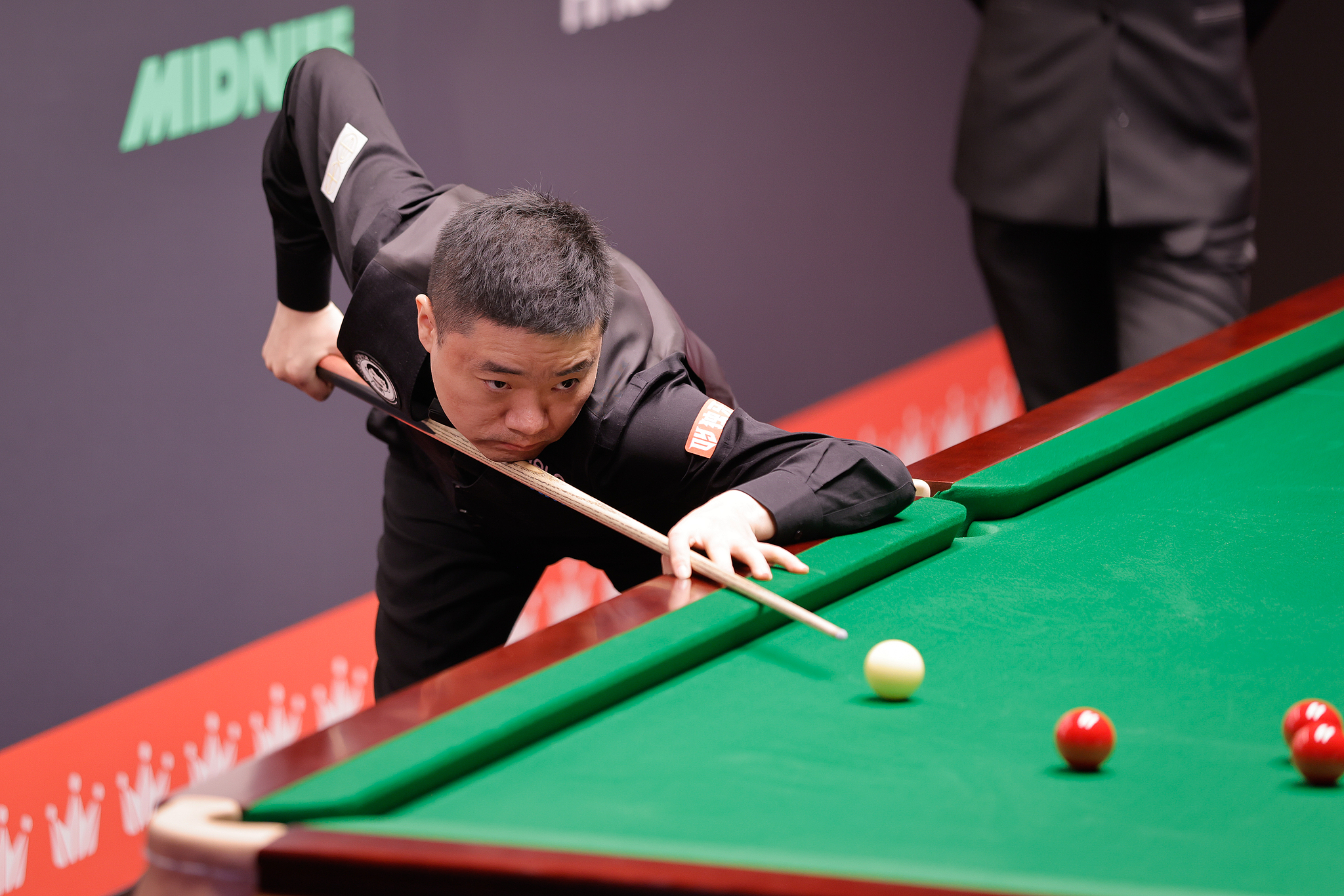 Ding Junhui going for a pot against David Gilbert of England in the World Snooker Championship first round on Monday. /Photo via Ding Junhui/CFP