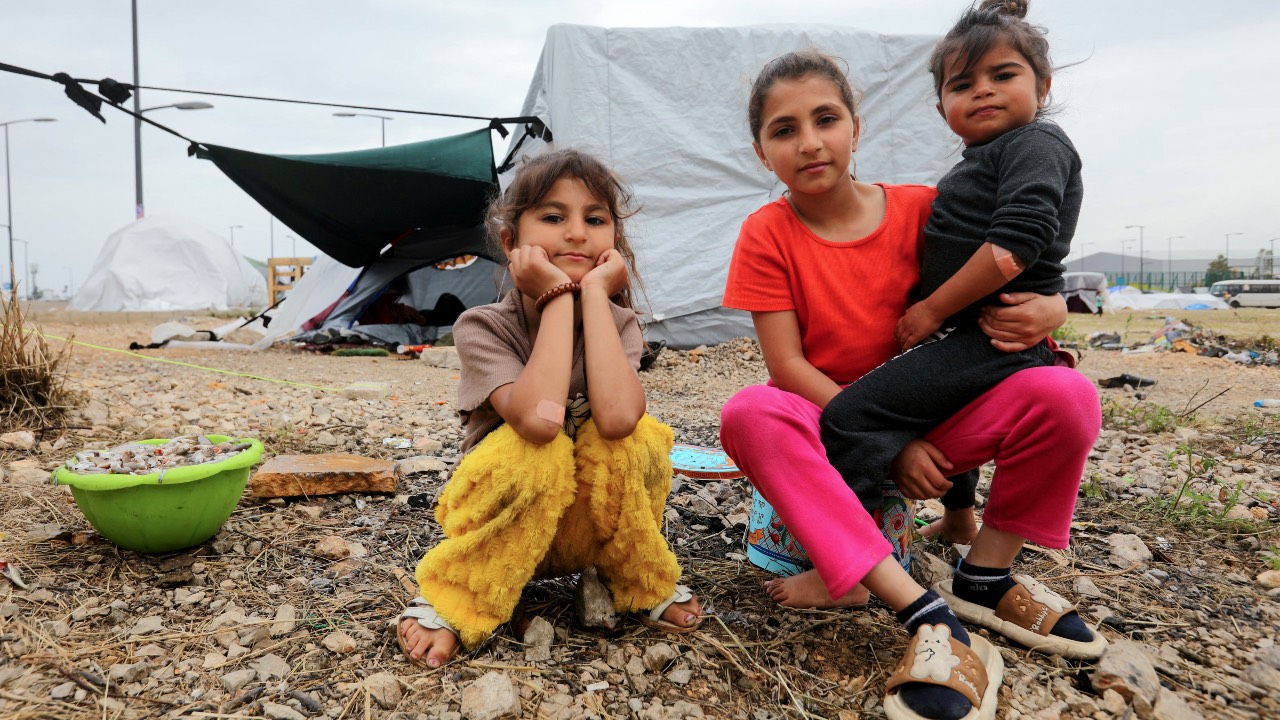 Displaced Lebanese hildren sit outside their tent at an unofficial camp for the displaced at Beirut's waterfront area. /Ibrahim Amro/AFP