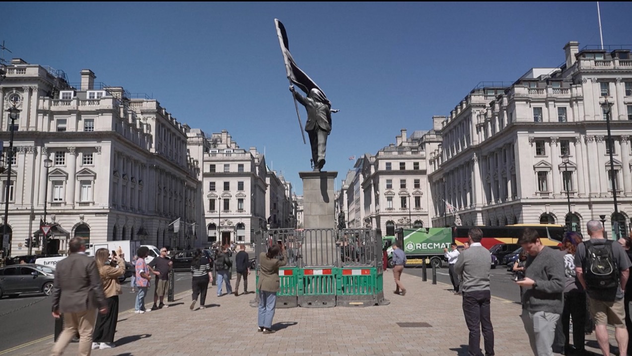 The new statue stands in Waterloo Place, in the heart of central London, close to statues of King Edward VII and nurse Florence Nightingale. /Reuters