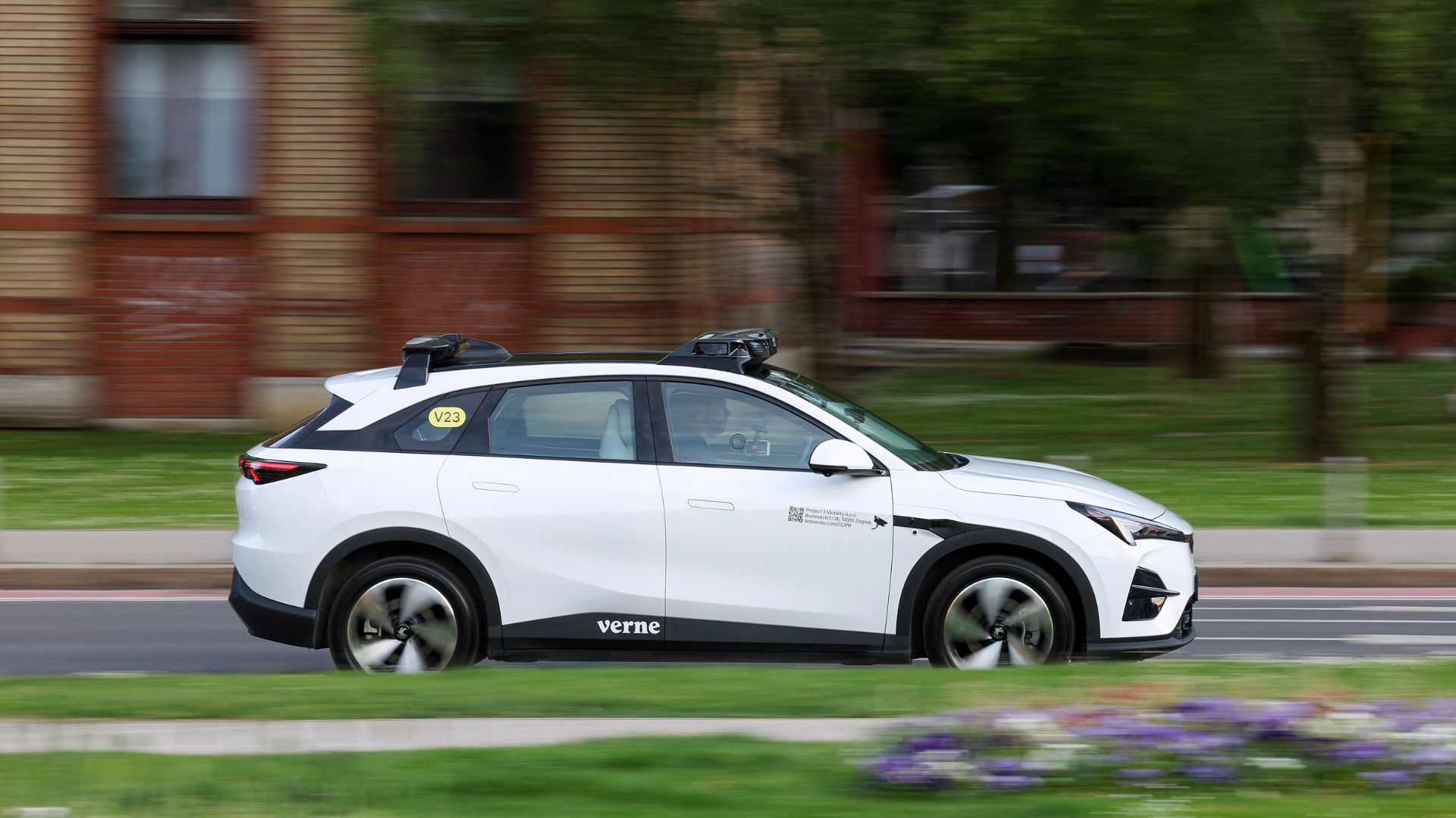 A Verne RoboTaxi vehicle drives on the streets of Zagreb. /Marko Perkov/AFP