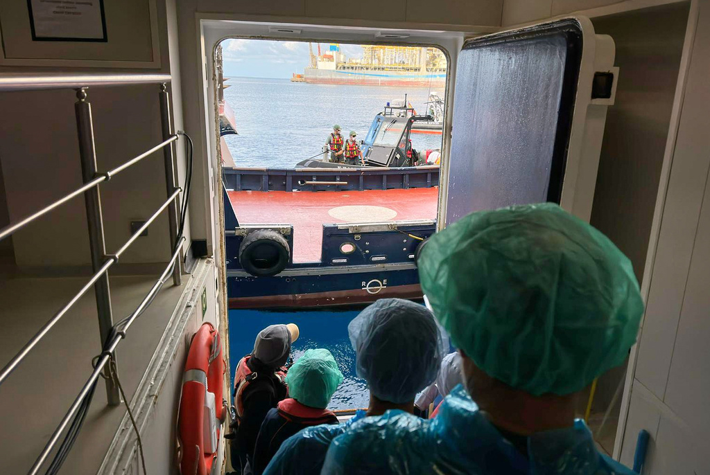 Passengers are being disembarked from the hantavirus-hit cruise ship MV Hondius at the port of Granadilla in Tenerife, Canary Islands, Spain, Sunday, May 10, 2026. /AP