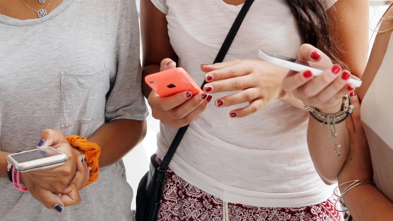 Spain pushes ahead with social media, AI rules