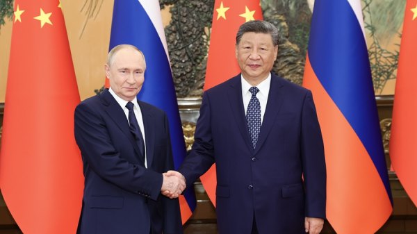 Chinese President Xi Jinping shakes hands with visiting Russian President Vladimir Putin in Beijing in September 2025./ Xinhua
