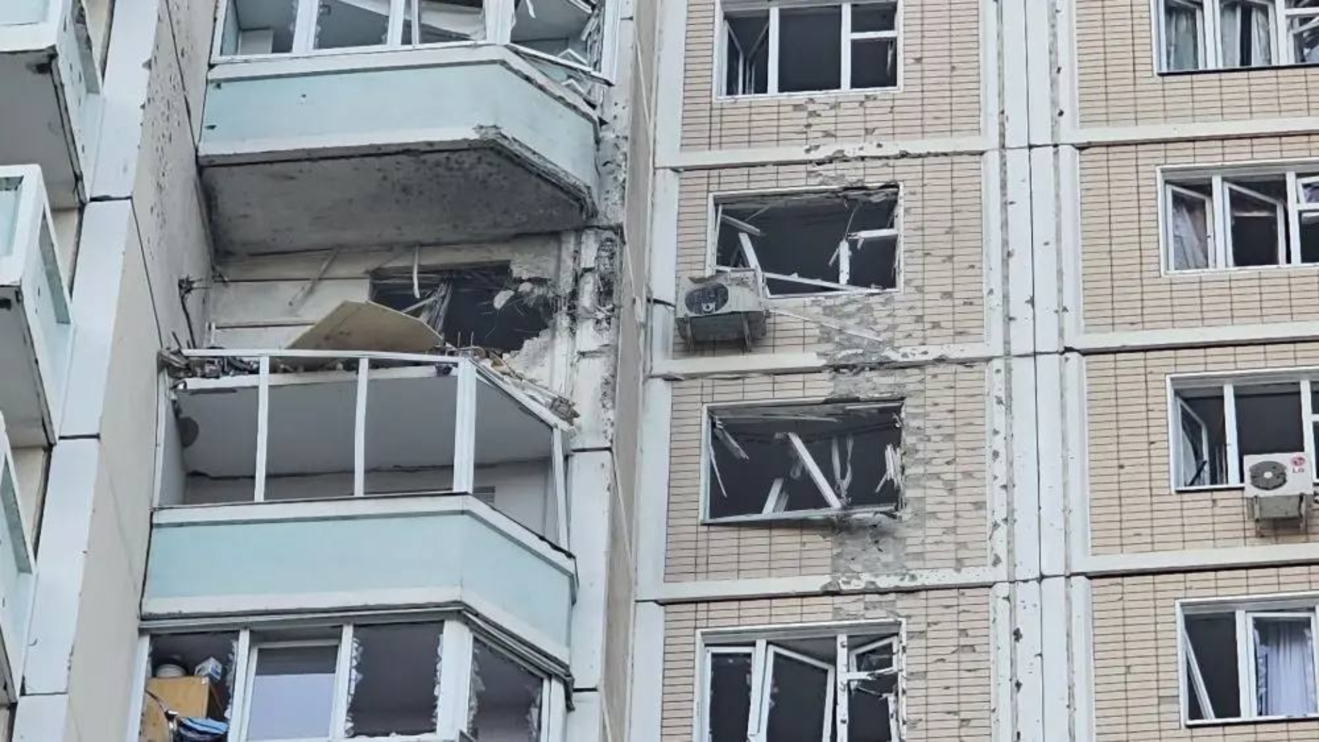 Residents across affected areas reported that air raid sirens did not sound and no SMS alerts were issued during the attack. /Moscow Regional Governor Andrei Vorobyov
