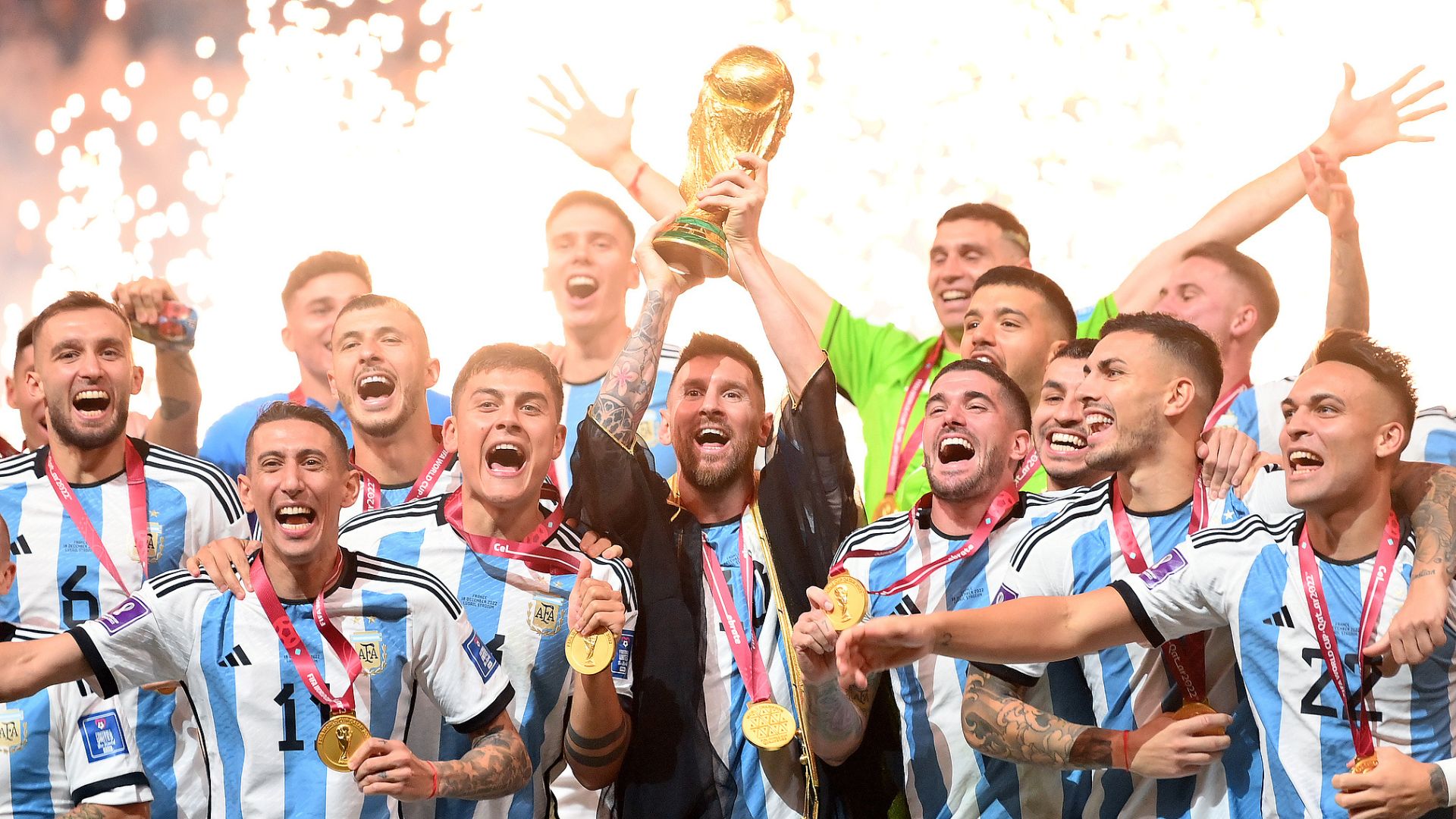 Lionel Messi lifts the FIFA World Cup Qatar 2022 trophy at Lusail Stadium in Lusail City, Qatar. /Dan Mullan/Getty Images via CFP