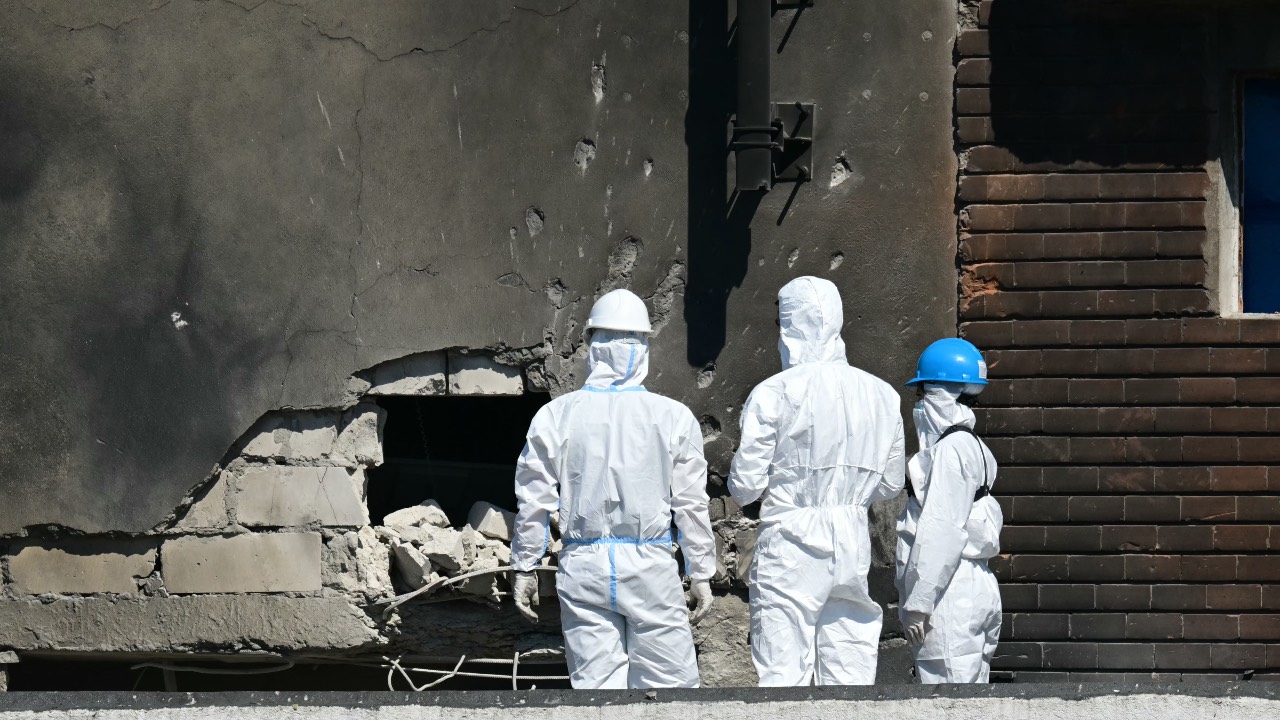 Forensic investigators examine the location of impact after Romania's defense ministry said a Russian drone struck an apartment building in Galati, eastern Romania. /Daniel Mihailescu/AFP