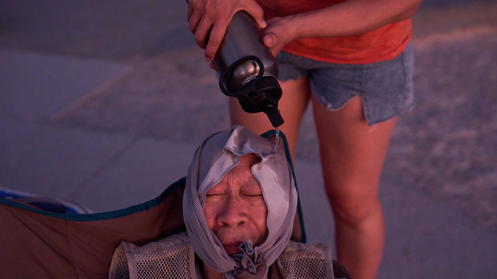  An elderly woman has water poured on her in Death Valley National Park, California. /John Locher/AP
