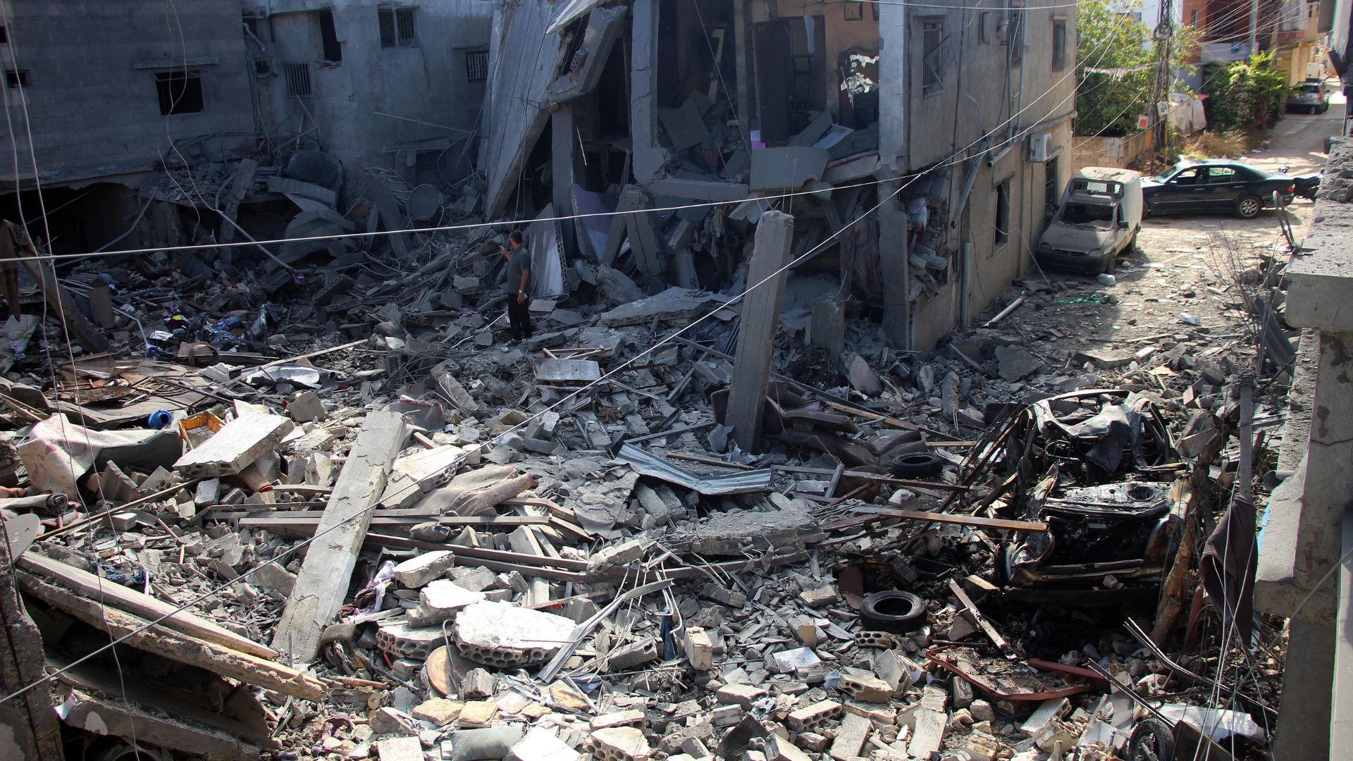 The aftermath at the site of Israeli overnight strikes that hit the the southern Lebanese coastal city of Tyre, in which seven were killed. /Kawnat Haju/AFP
