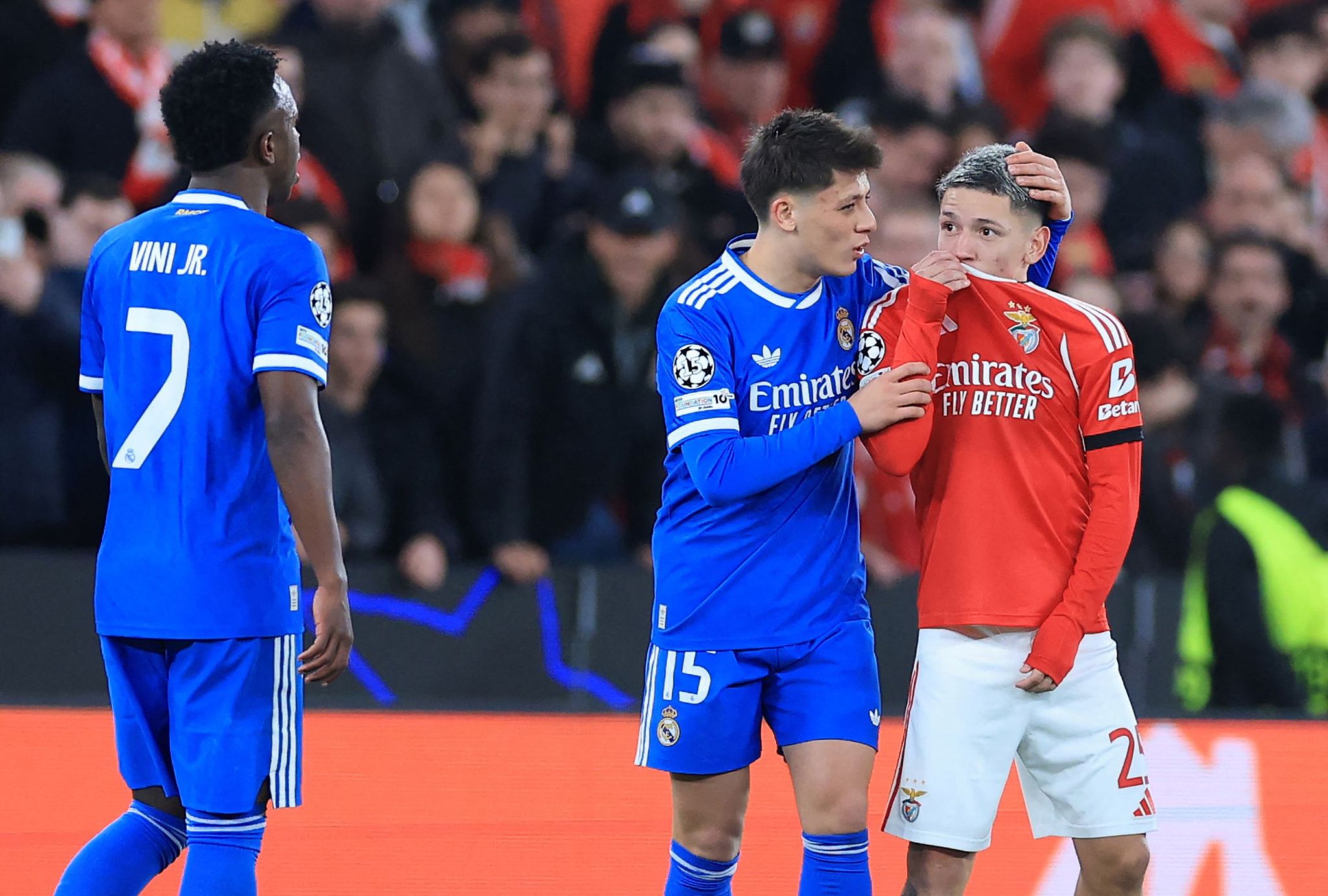 Benfica’s Gianluca Prestianni covered his mouth while verbally abusing Real Madrid’s Vinicius Junior during a match in February. /CFP 