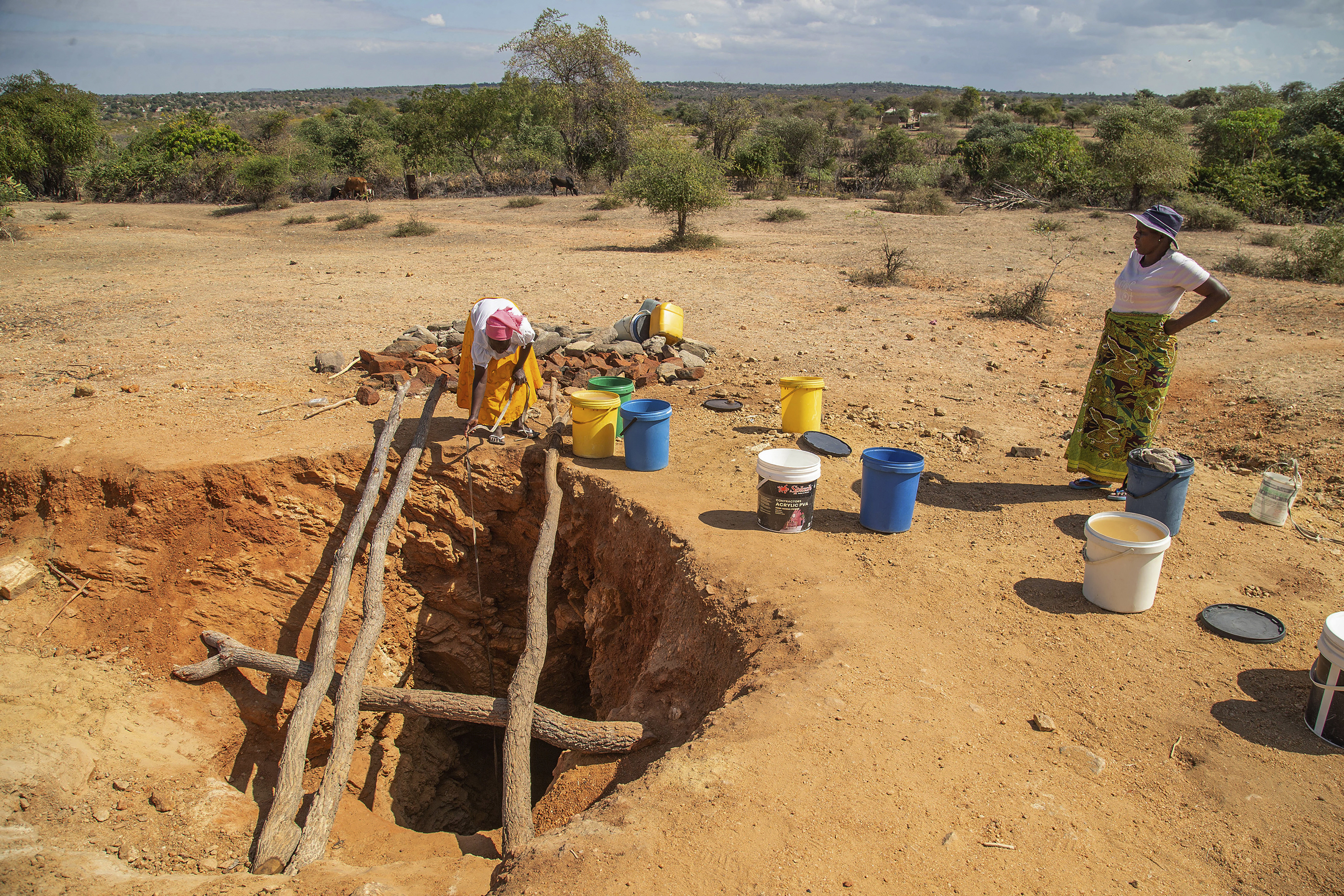 Villagers fetch water from a makeshift borehole in Mudzi, Zimbabwe as the UN's food agency says months of drought in southern Africa, triggered by El Niño, has had a devastating impact and caused the region's worst hunger crisis in decades. /Aaron Ufumeli/AP