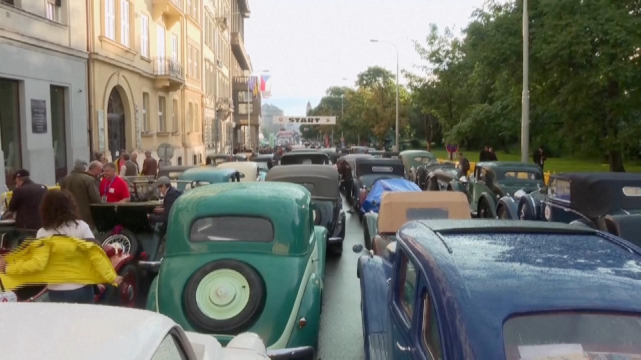 Beep beep! Vintage pre-WWII cars beetle from Prague to Bratislava