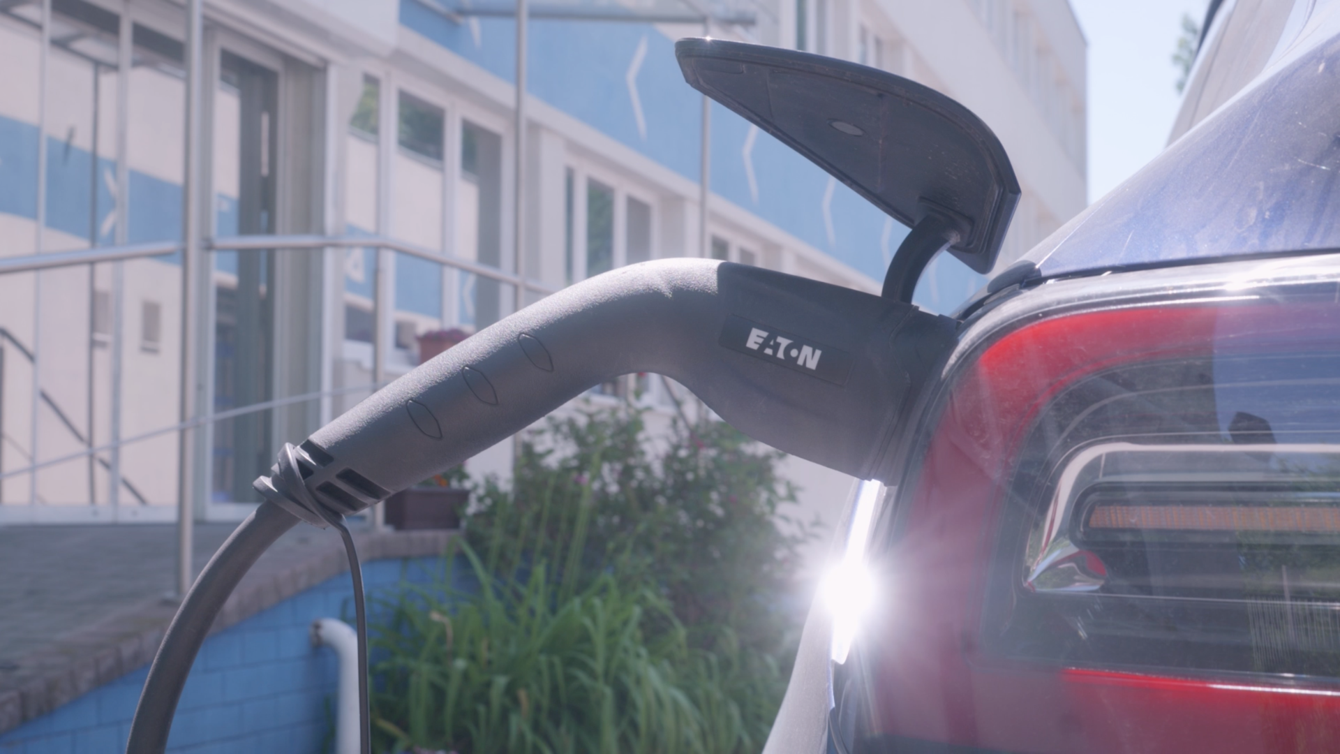 Interest continues to grow for this technology, despite cost barriers. /CGTN