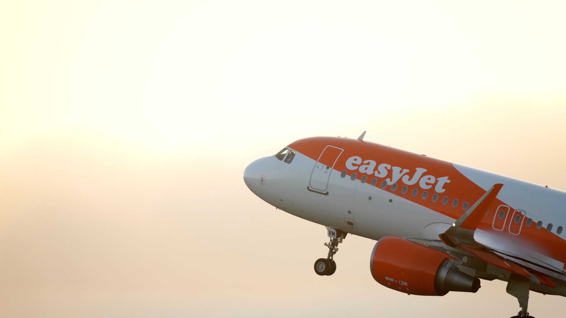 Last month, EasyJet announced plans to increase its minimum ticket prices as the conflict involving Iran drives up aviation fuel costs and creates uncertainty across the airline industry. /AP