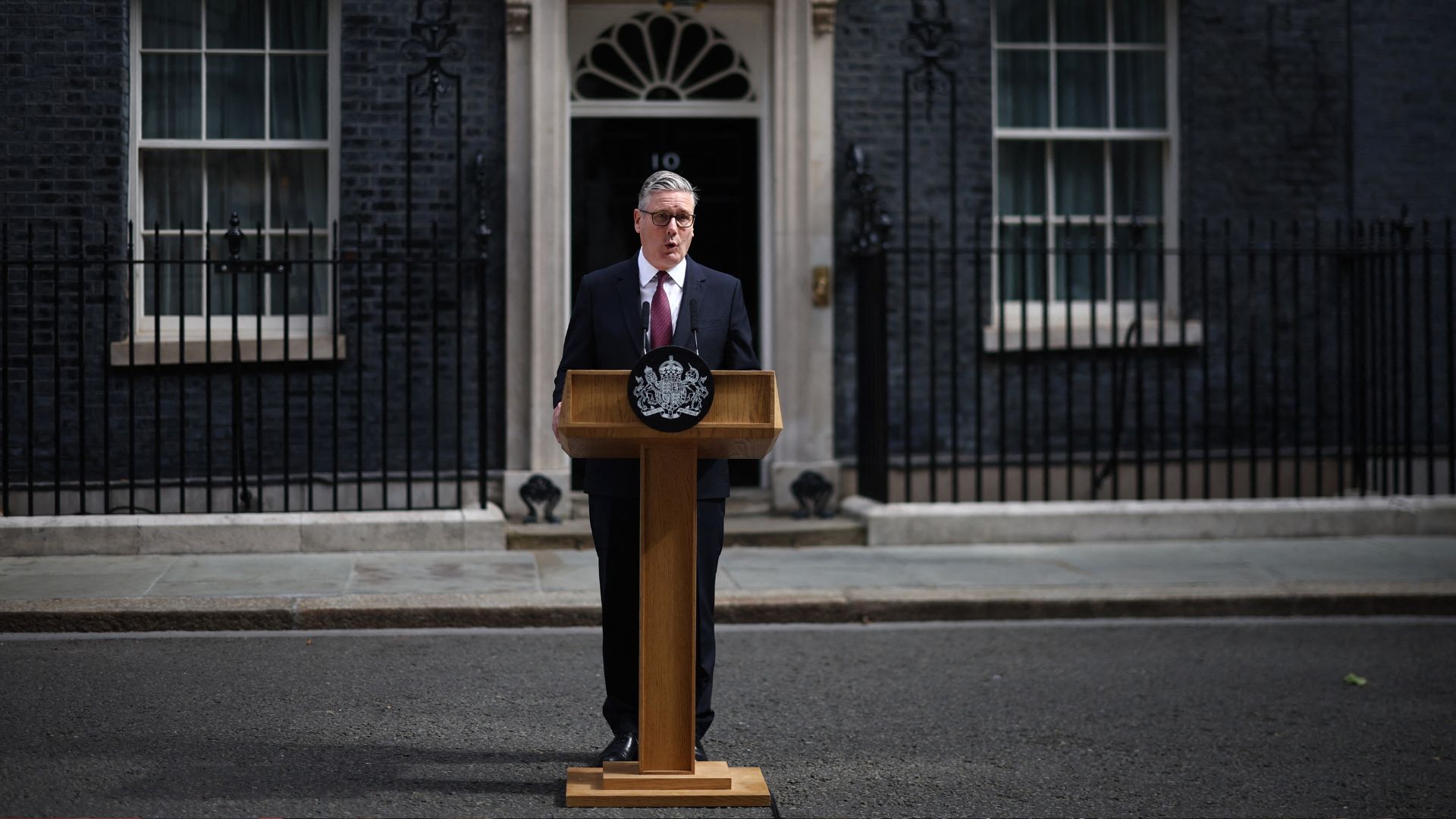 Britain's Prime Minister Keir Starmer announces his intention to resign outside 10 Downing Street on the morning of June 22.
/Henry Nicholls/AFP
