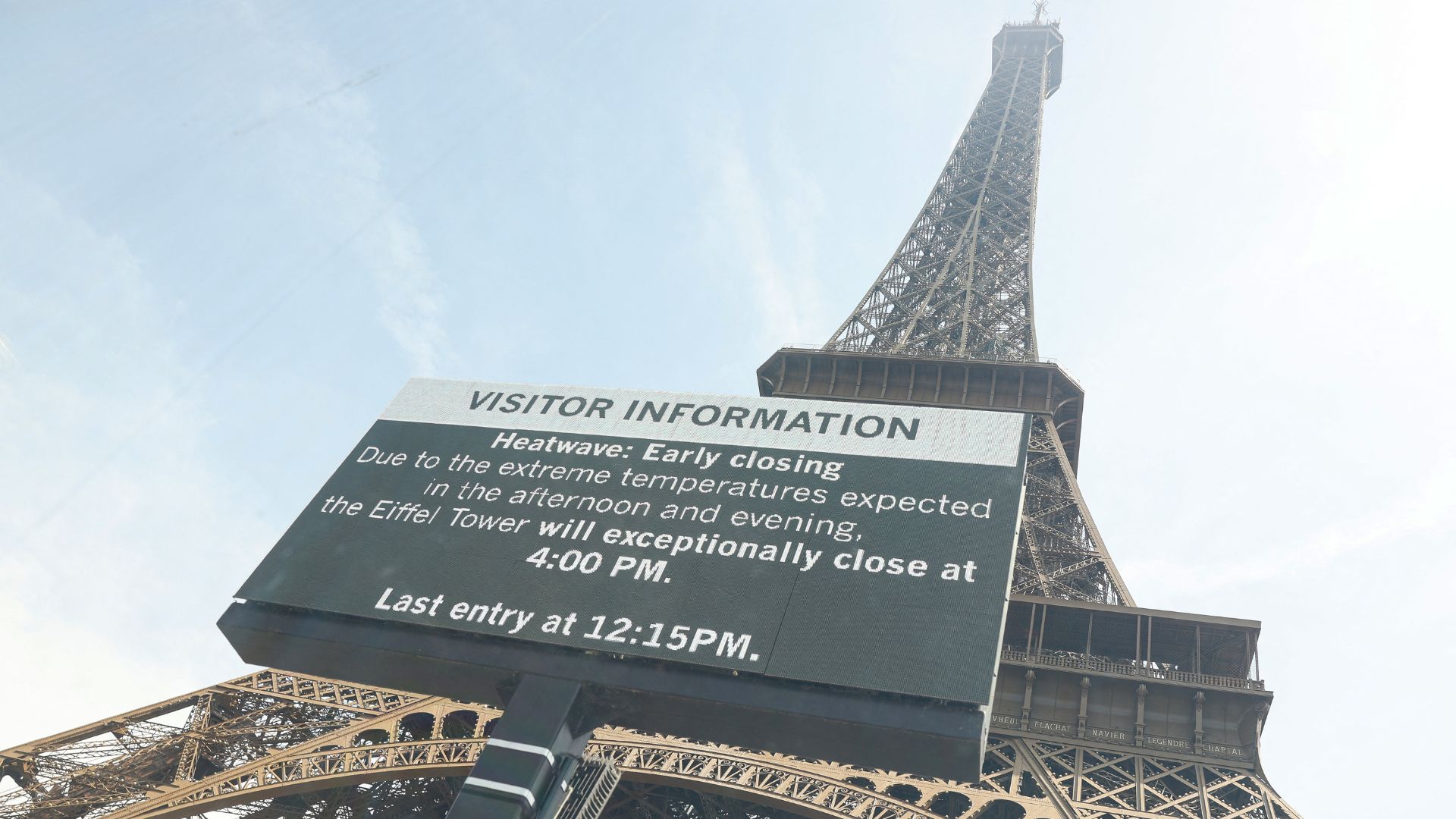 The Eiffel Tower closed early due to the heatwave. /Charlotte Siemon/AFP
