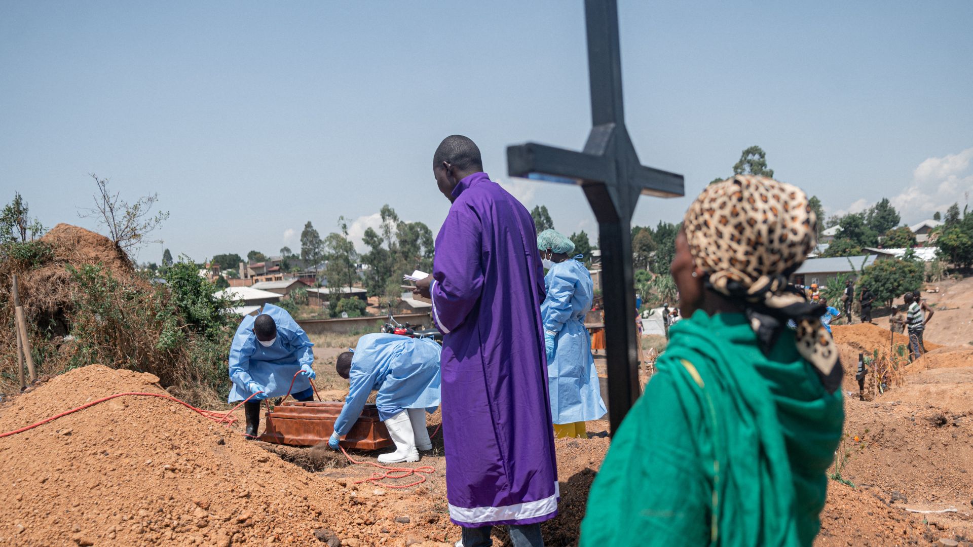 Teams from the International Federation of the Red Cross and Red Crescent Societies prepare for burial at Mbiyo cemetery the body of a fourth orphan who died from Ebola virus disease at an orphanage in Bunia on June 19. /Jospin Mwisha/AFP
