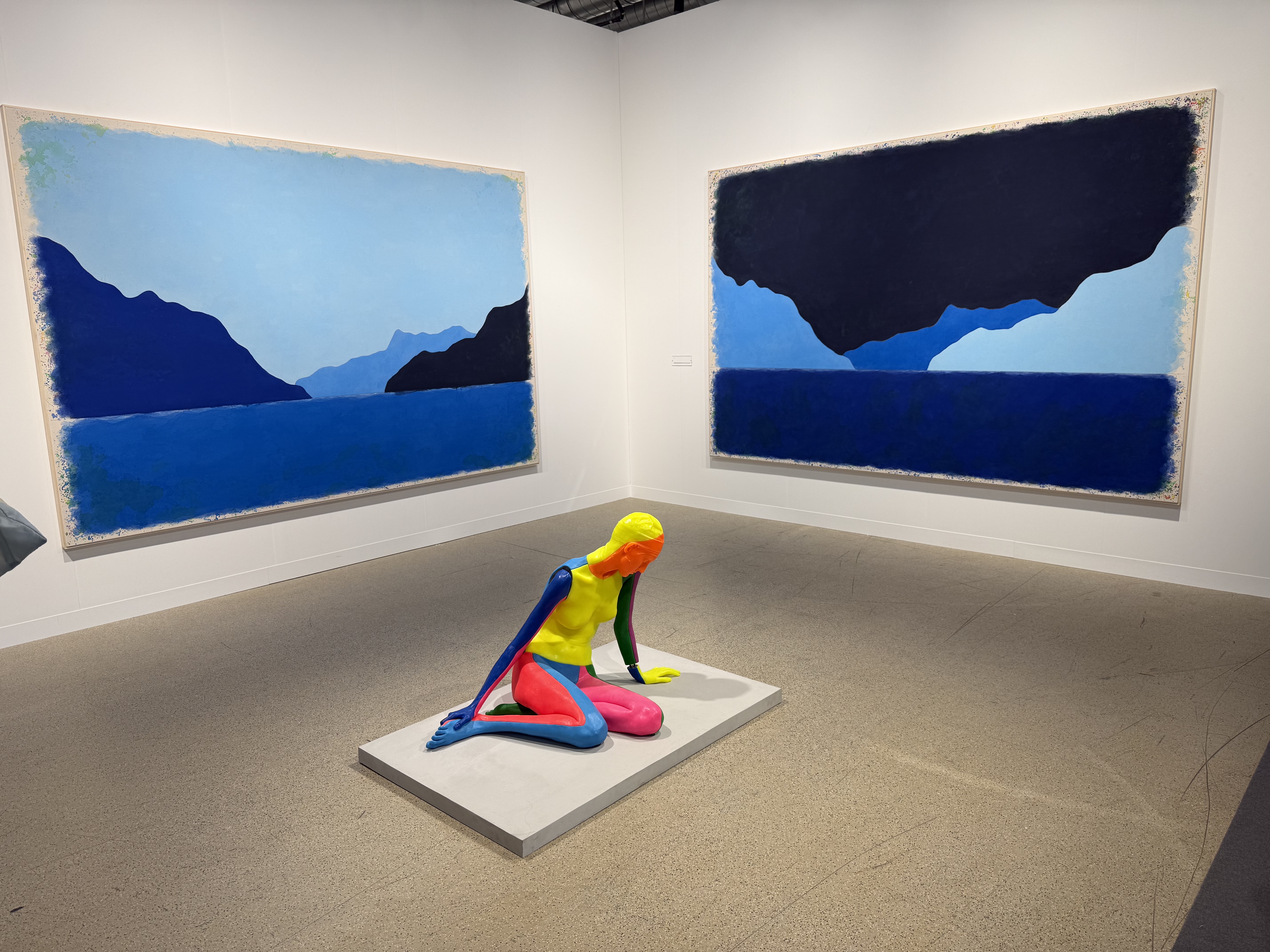 The fair showcases the best artworks from around the world – with China an increasingly important source and destination. /Julia Hamilton/CGTN
