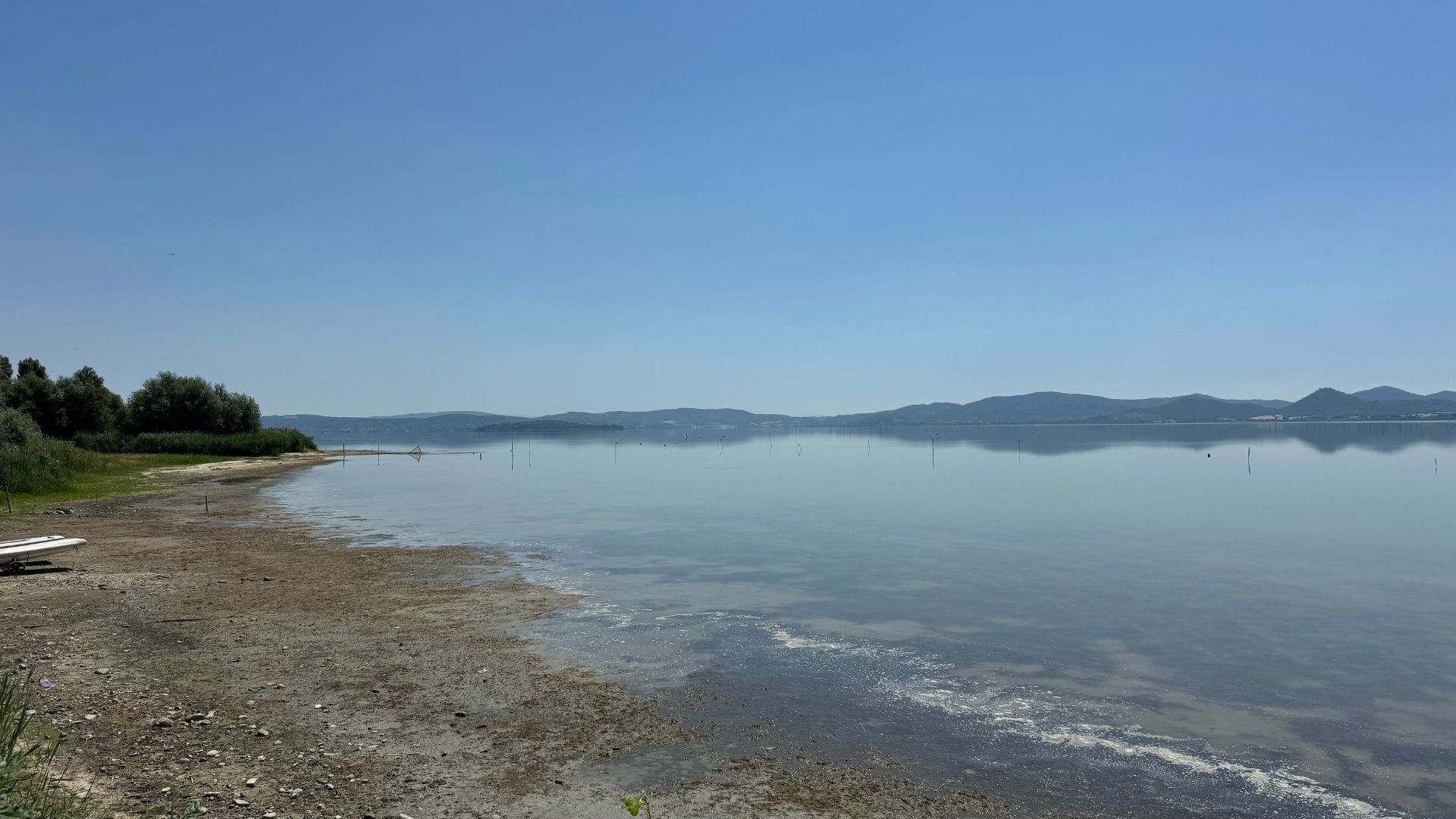 The ecosystem of Lake Trasimeno is at risk, local fisherman say. /CGTN
